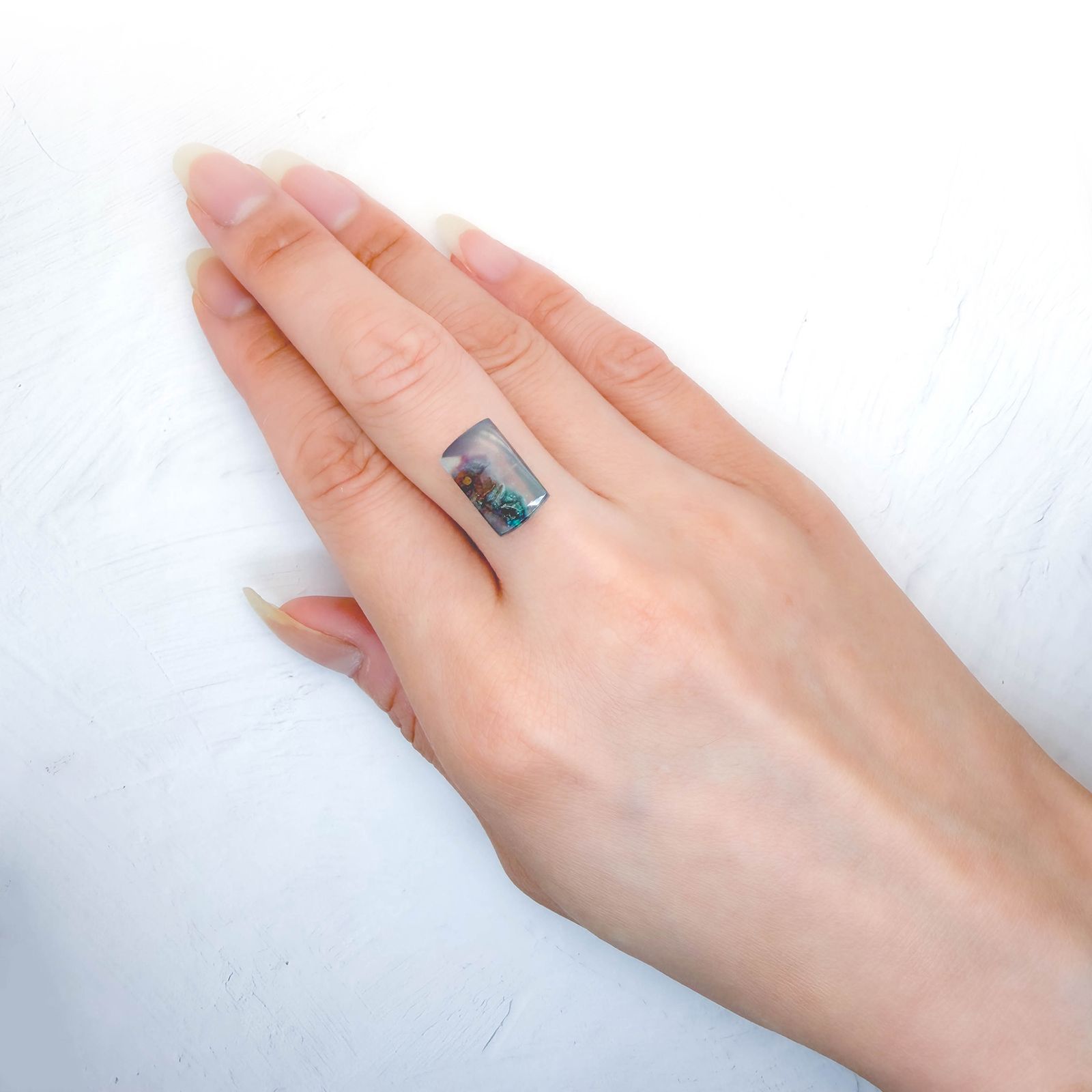 コッパークリソコラインカルセドニー インドネシア産 6.14ct / 13.8x8.3mm前後 [260932798]