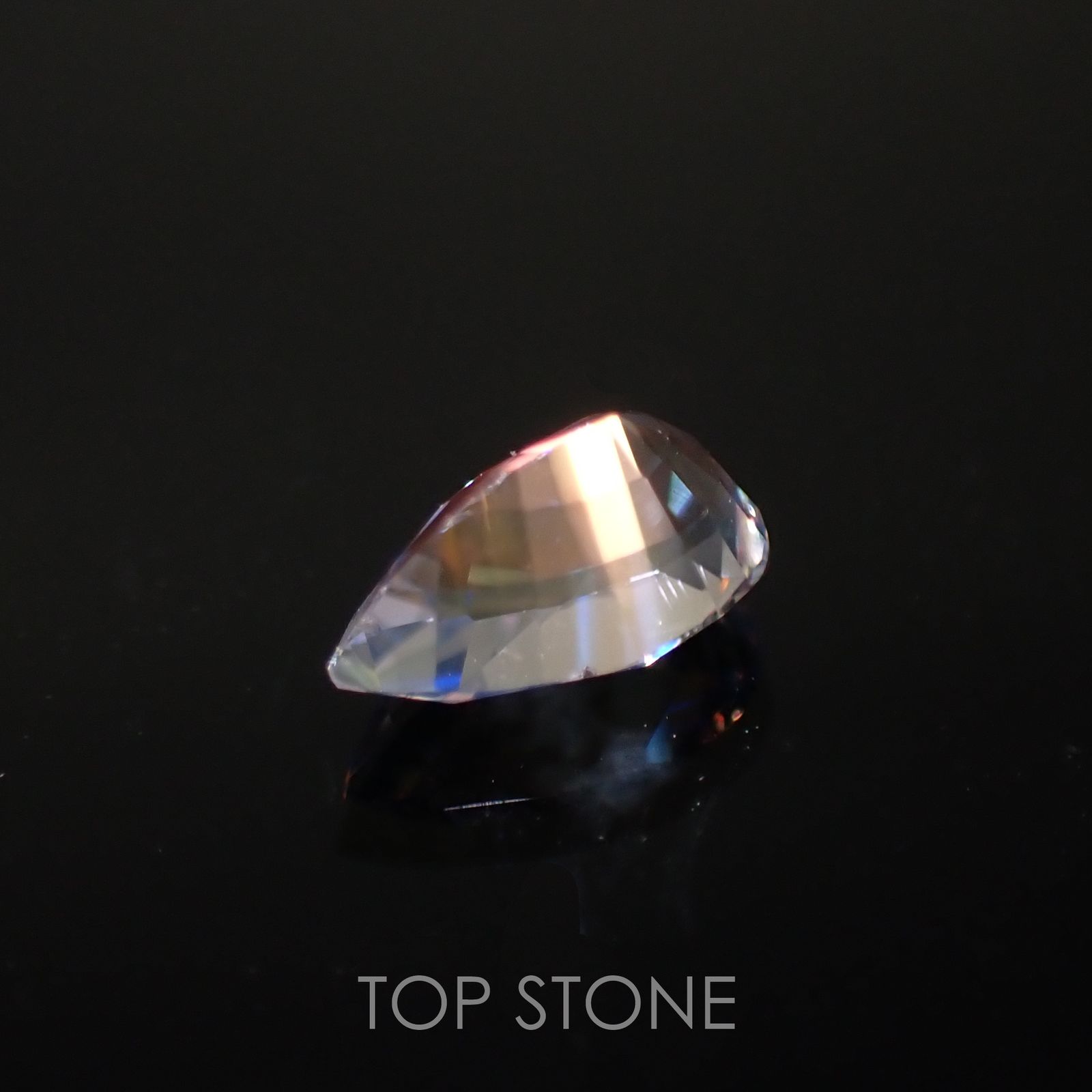 レインボームーンストーン(宝石名ラブラドライト)マダガスカル産 0.68ct 識別済[211113751]7.4x4.5mm前後