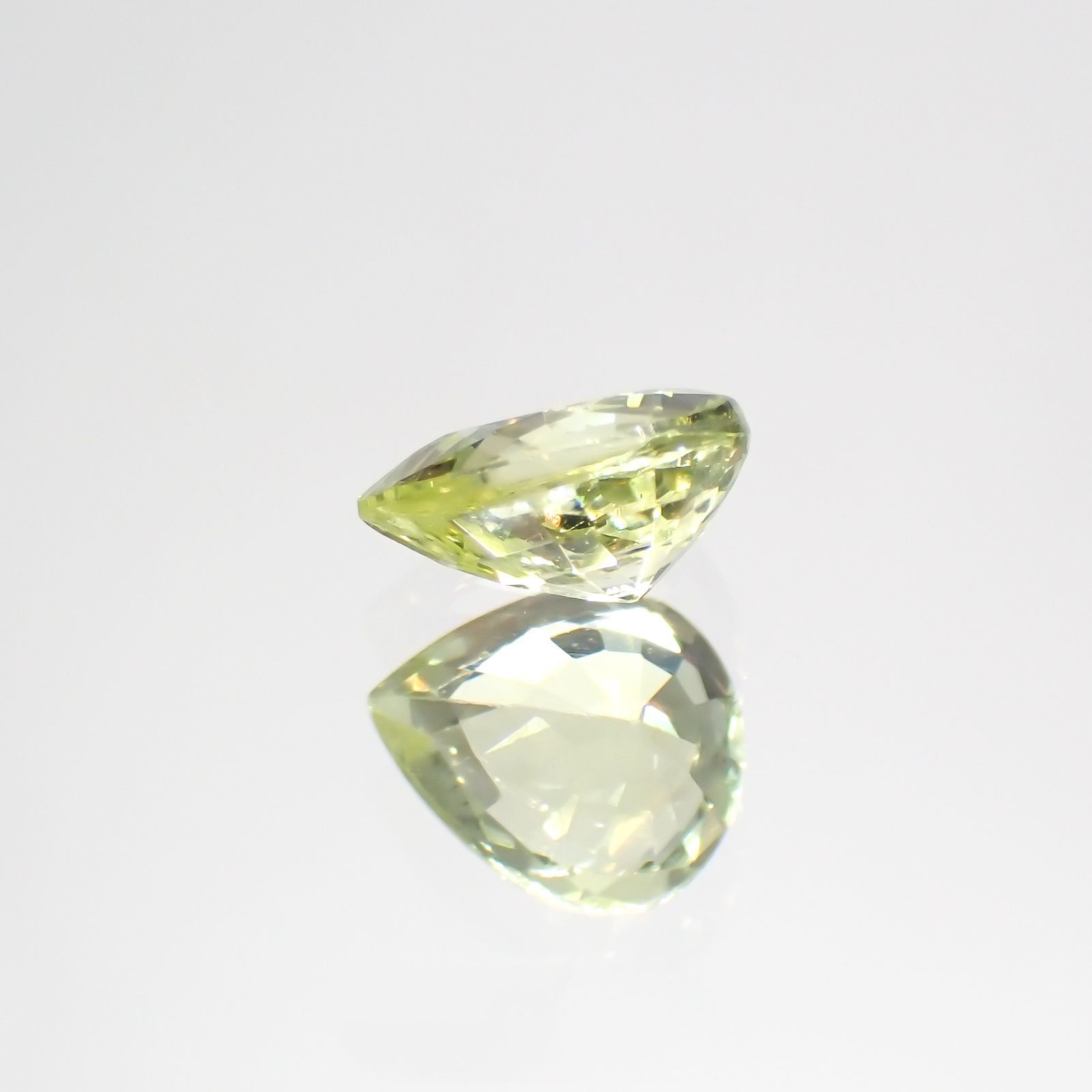 クリソベリル(宝石名クリソベリル)マダガスカル産 0.68ct 識別済[220114492]5.9x4.9mm前後