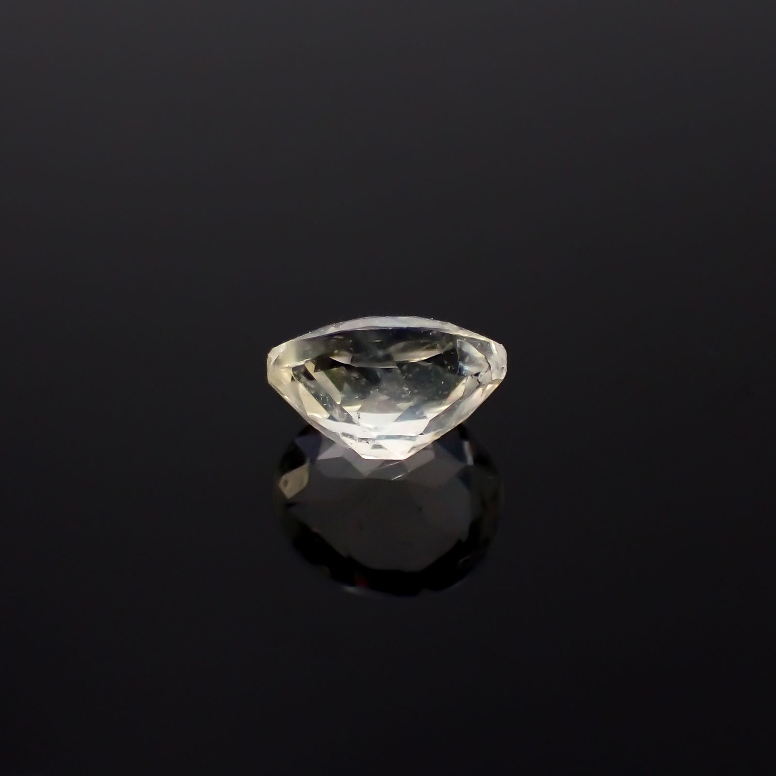 リューサイト(宝石名リューサイト)イタリア産 0.49ct 識別済[231225046]5.8x5mm前後