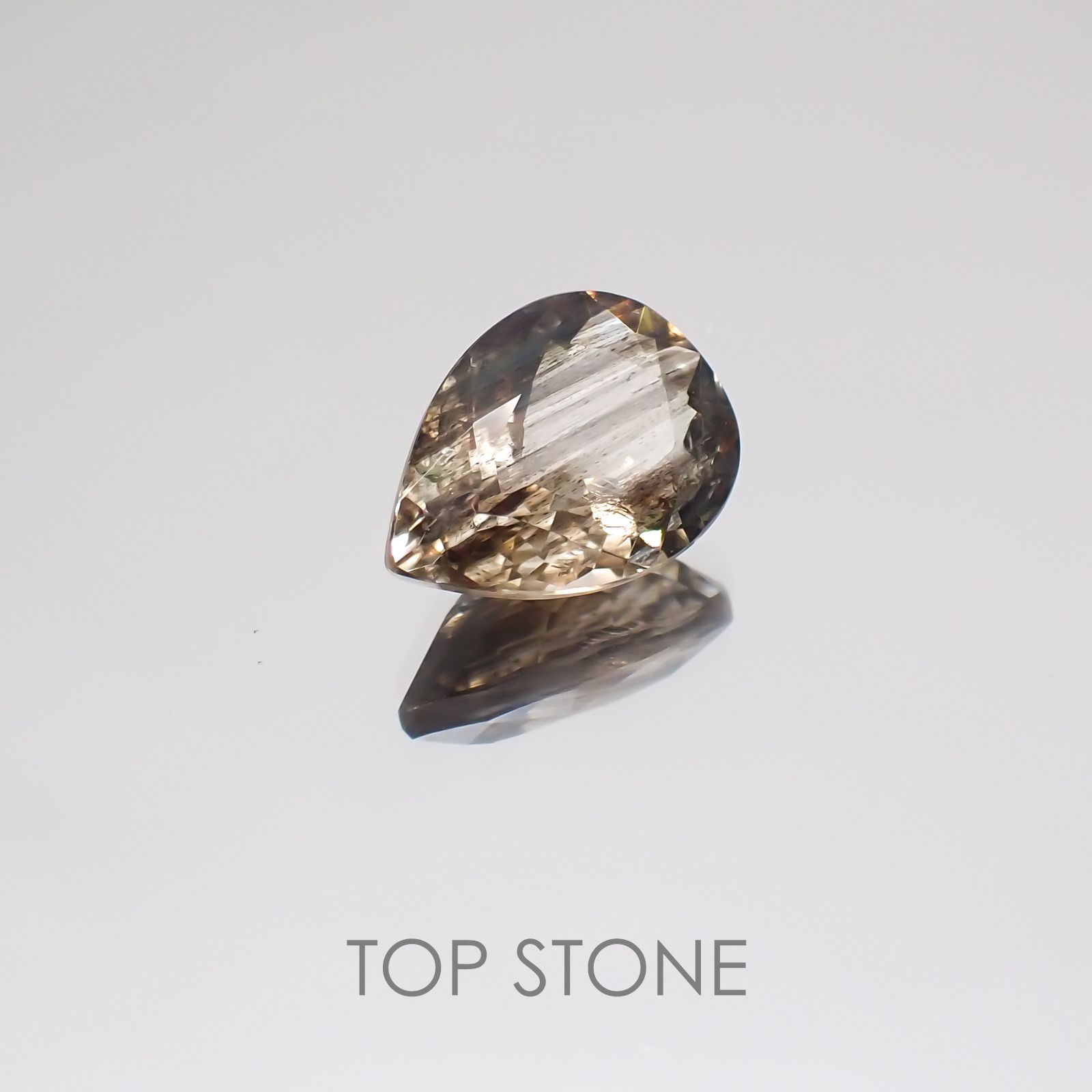 レインボースキャポライト ブラジル産 ルース 2.37ct[21019471]10.9×7.9mm前後