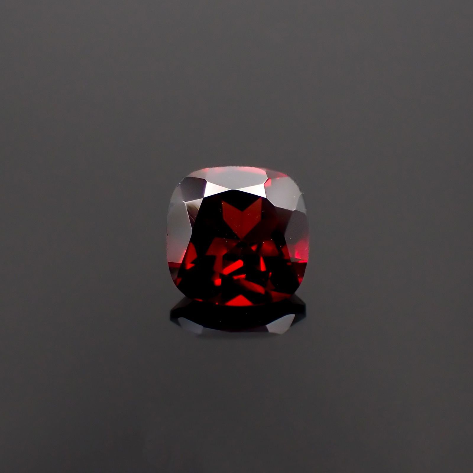 パイラルスパイトガーネット モザンビーク産 1.12ct[230119839]6x6mm前後