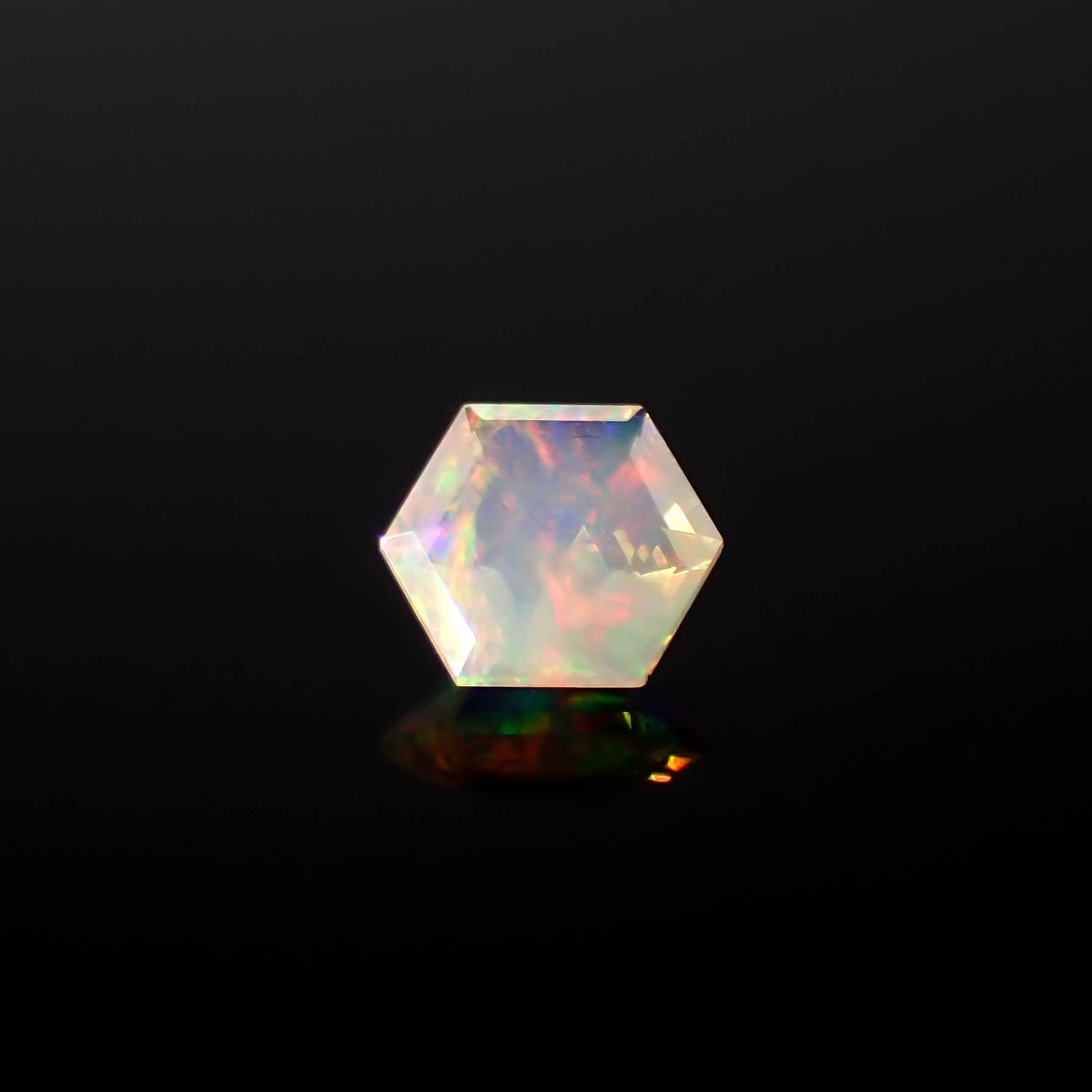 ◇ヘキサゴンカット◇エチオピアオパール エチオピア産 0.24ct[240226216]4.8x4.7mm前後