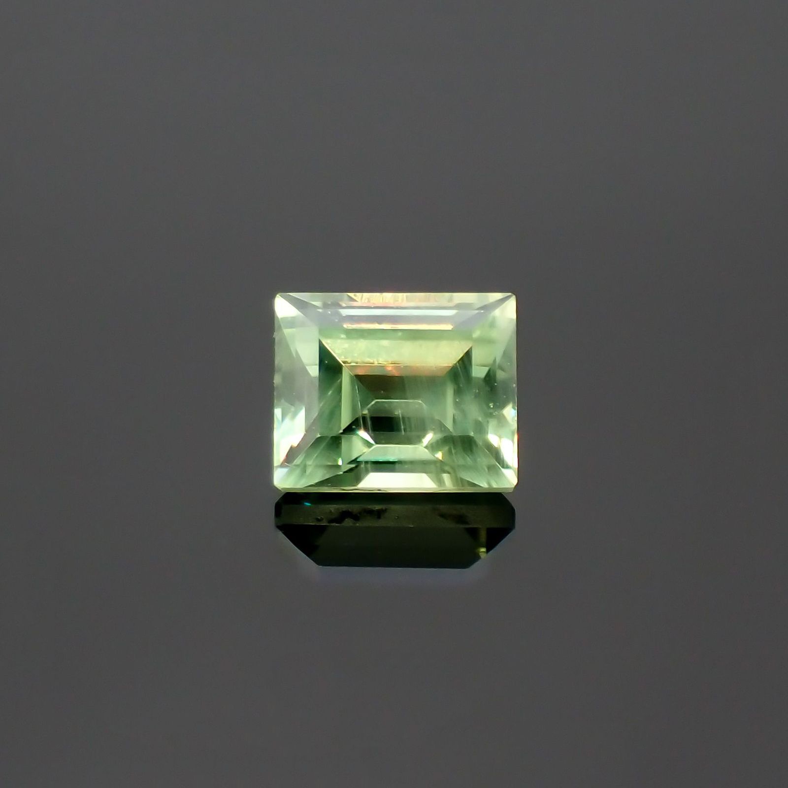 デマントイドガーネット ロシア産 0.39ct [220917680]4.1x3.3mm前後
