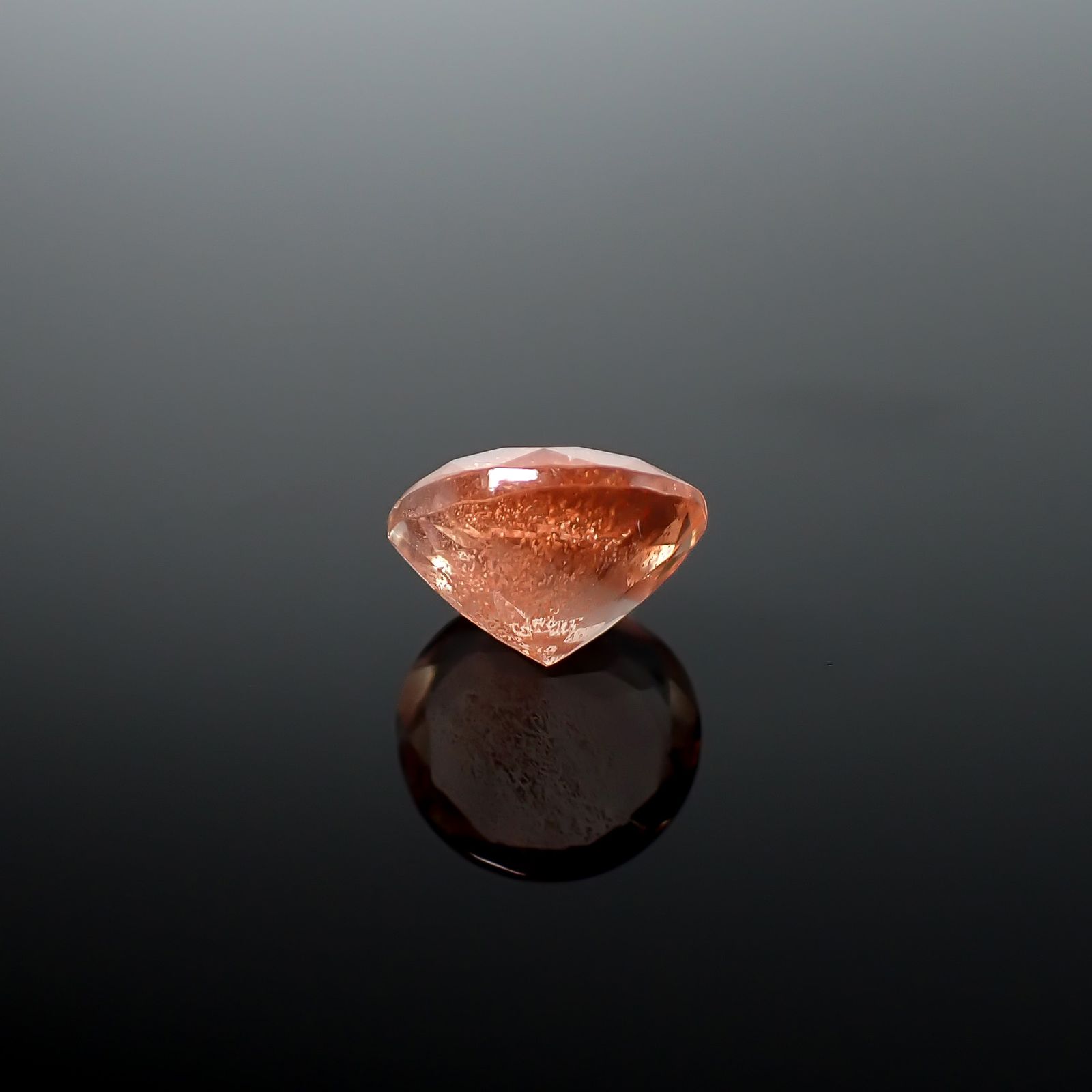 オレゴンサンストーン アメリカ・オレゴン州産 1.87ct / 8.1x8mm前後 [260732638]
