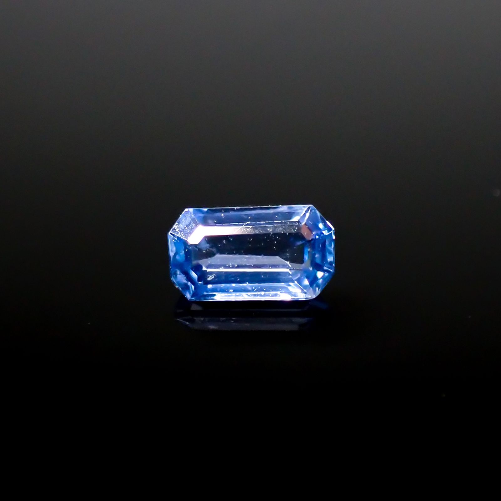 アイスブルーサファイア スリランカ産 0.36ct [241229589]5.3x3mm前後
