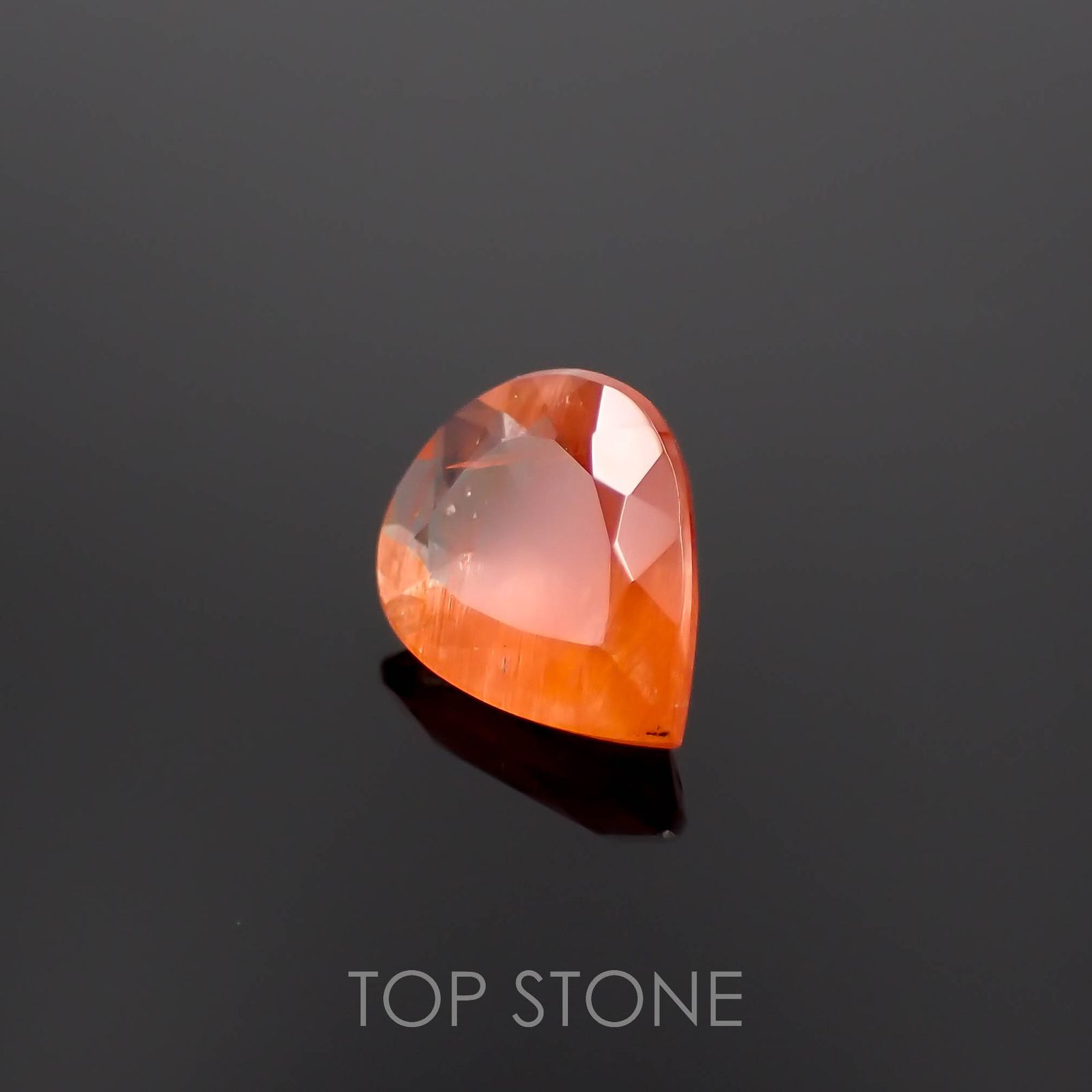 サンストーンスキャポライト(宝石名シーン・スキャポライト)タンザニア産 1.97ct 識別済[221219277]10.3x8.1mm前後