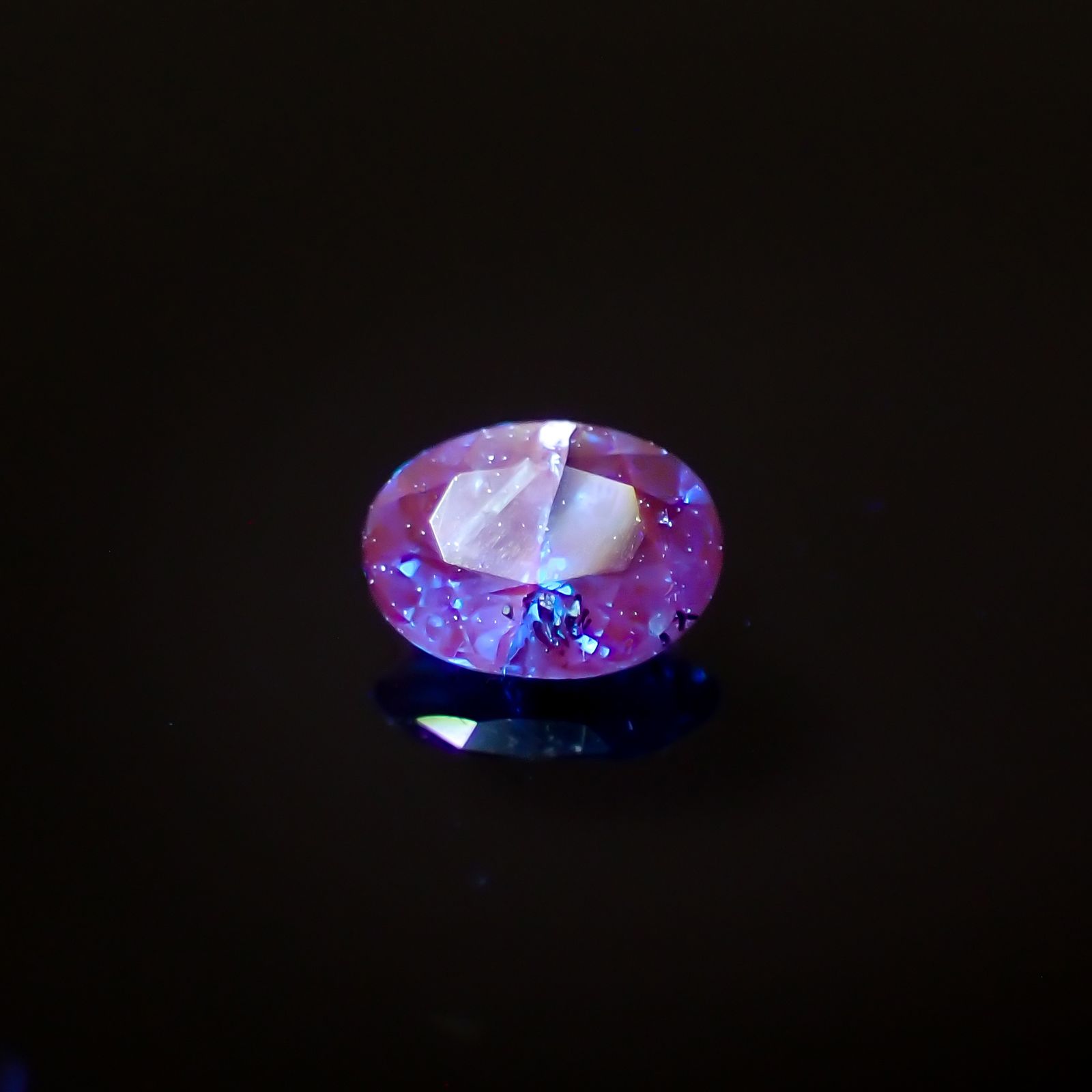 アウイナイト フルオレッセンス(宝石名アウイナイト)ドイツ産 0.084ct 識別済[231024016]3.5x2.5mm前後