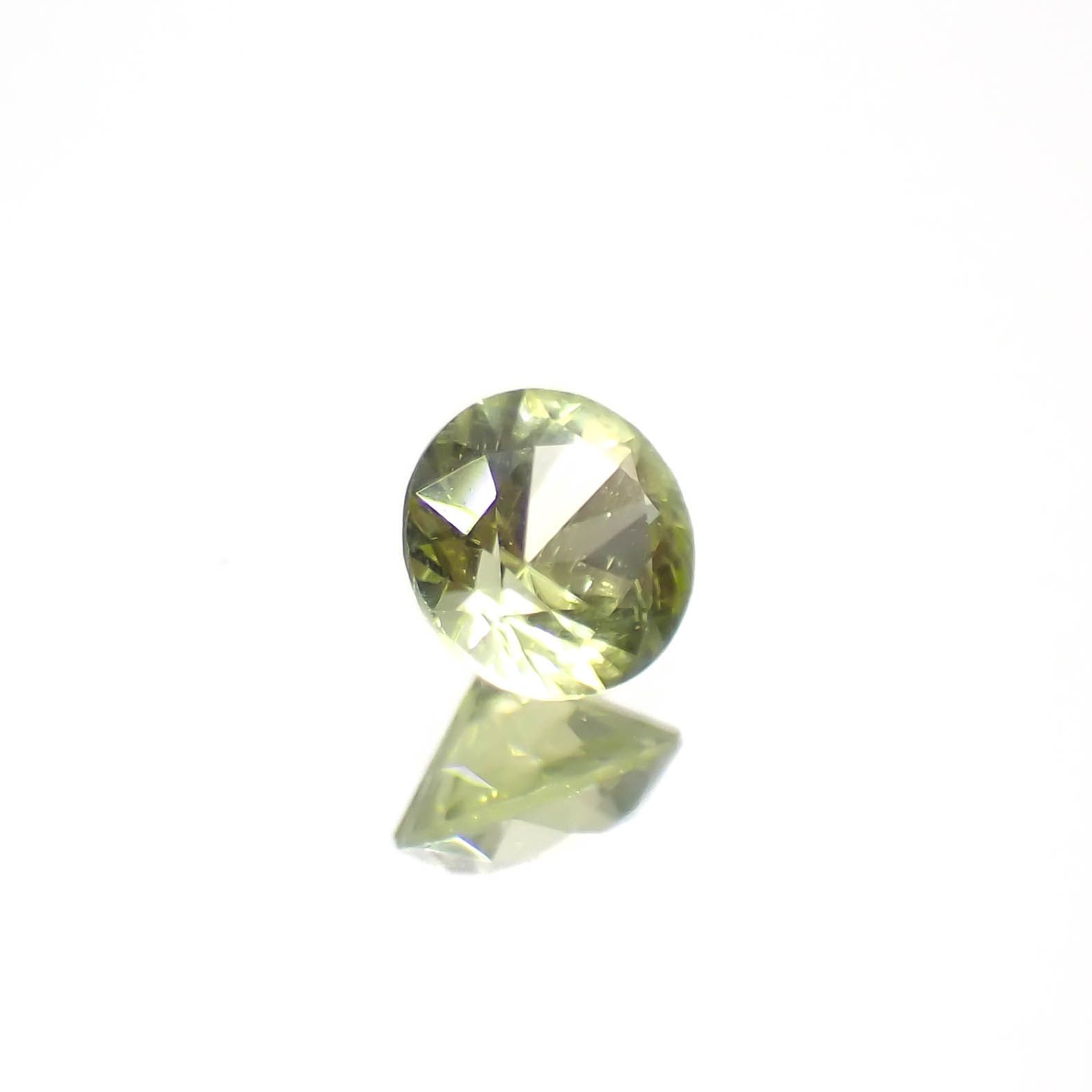 パラサイティックペリドット 採取地：インドネシア・ジェパラ 0.17ct [250730749]3.5x3.5mm前後