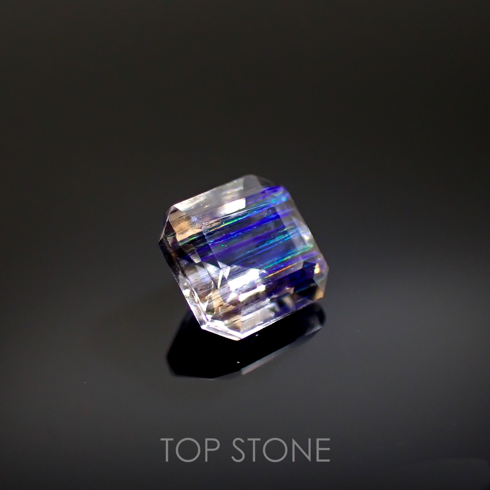 レインボースキャポライト ブラジル産 0.97ct[220817525]6x6mm前後