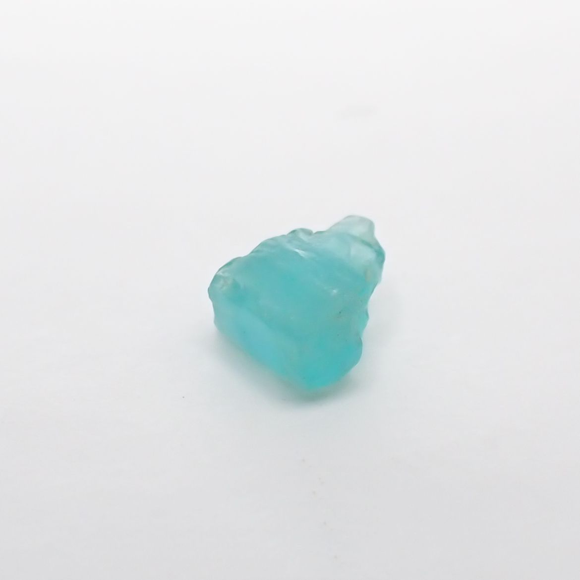 パライバトルマリン(宝石名トルマリン/別名パライバ・トルマリン) ブラジル・バターリャ鉱山産 原石 0.29ct 識別済[210911479]3.6×4.3mm前後