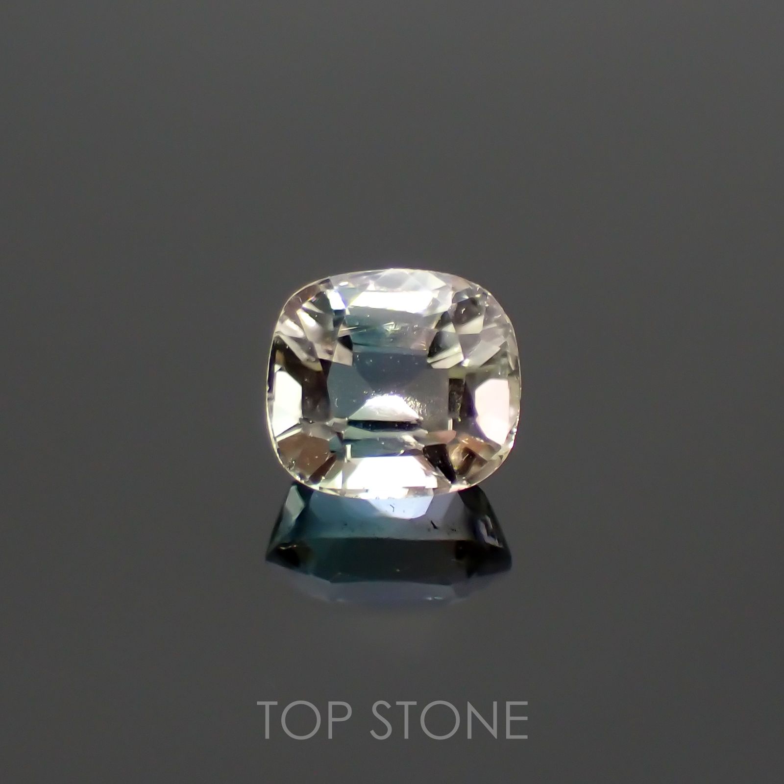 パステルカラートルマリン アフガニスタン産 0.62ct[220114261]5.1x4.6mm前後