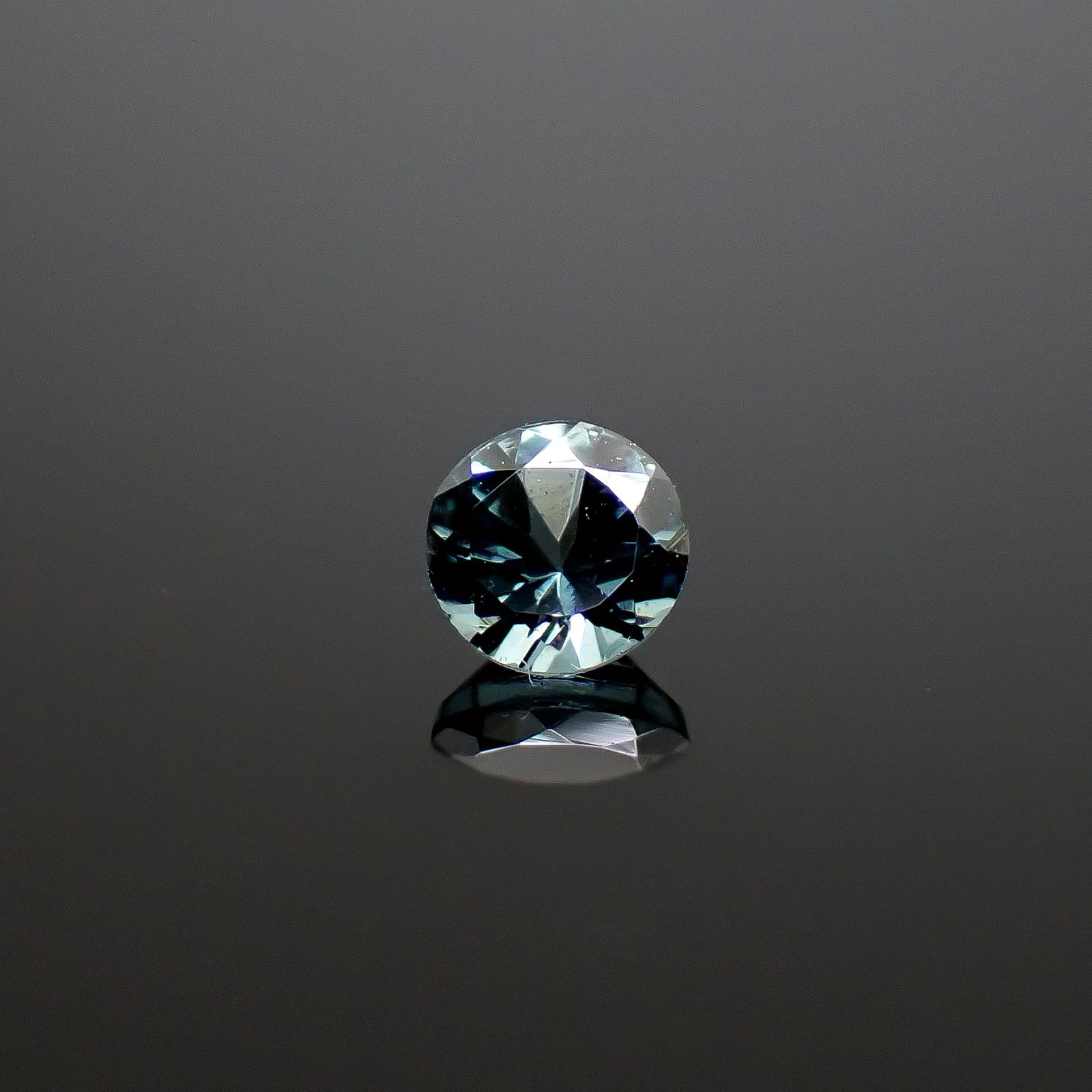 ブルーイッシュグレースピネル タンザニア産 0.20ct / 3.5x3.5mm前後 [260632523]