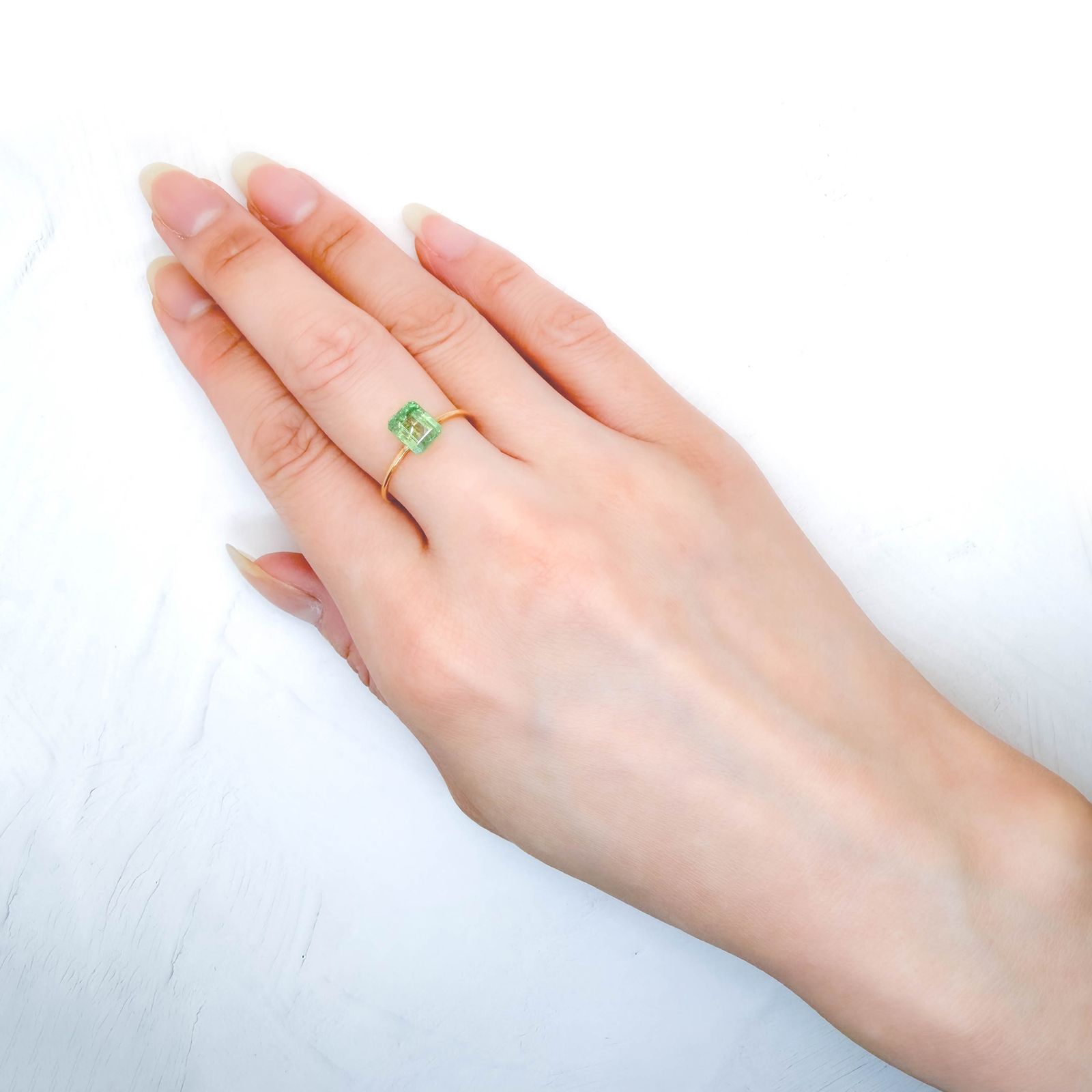バイカラーツァボライト(宝石名グリーン グロッシュラー・ガーネット) タンザニア産 識別済 1.64ct / 7.1x5.4mm前後 [260711916]