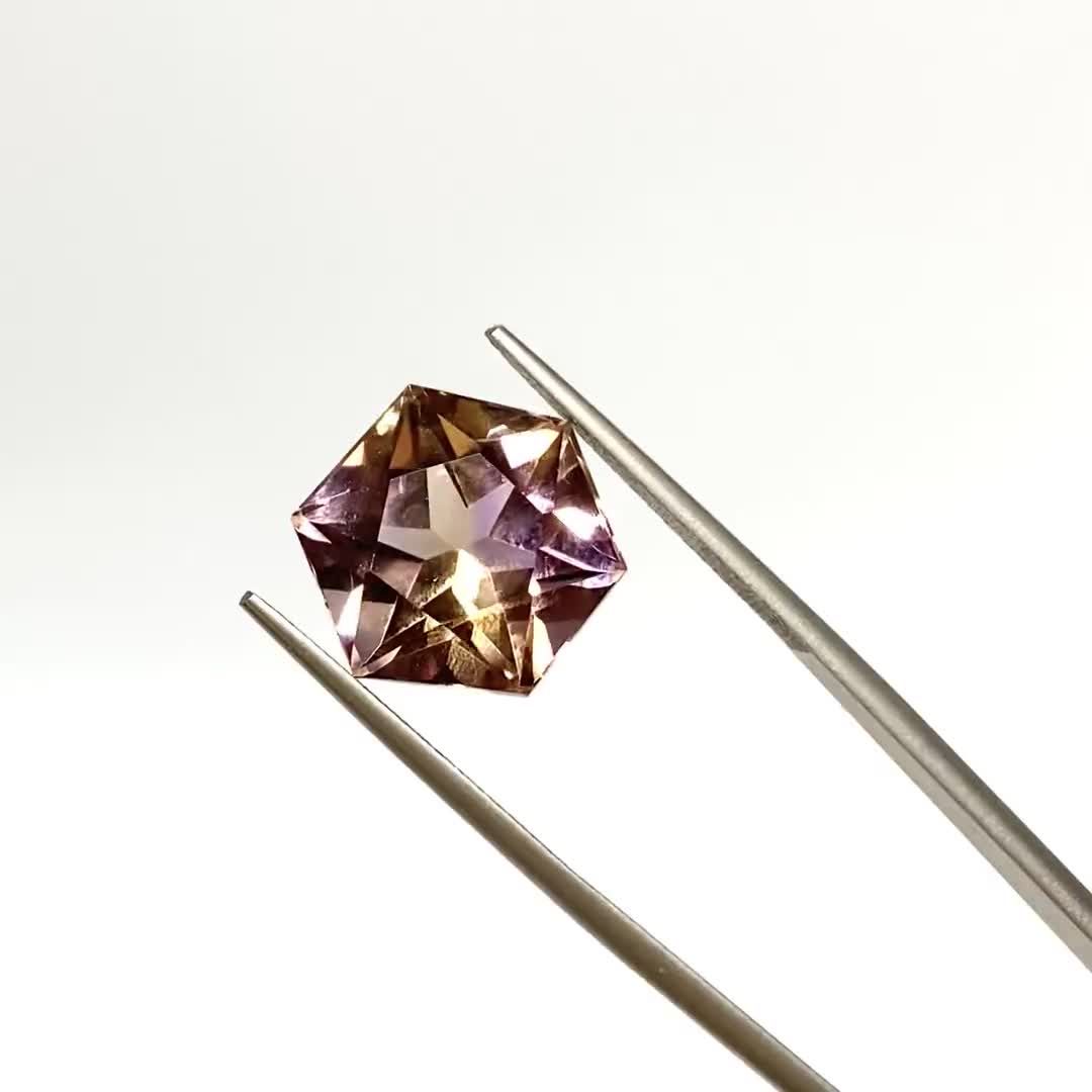 紫と黄色の神秘「アメトリン」 その魅力と特徴を徹底解説！ | TOP