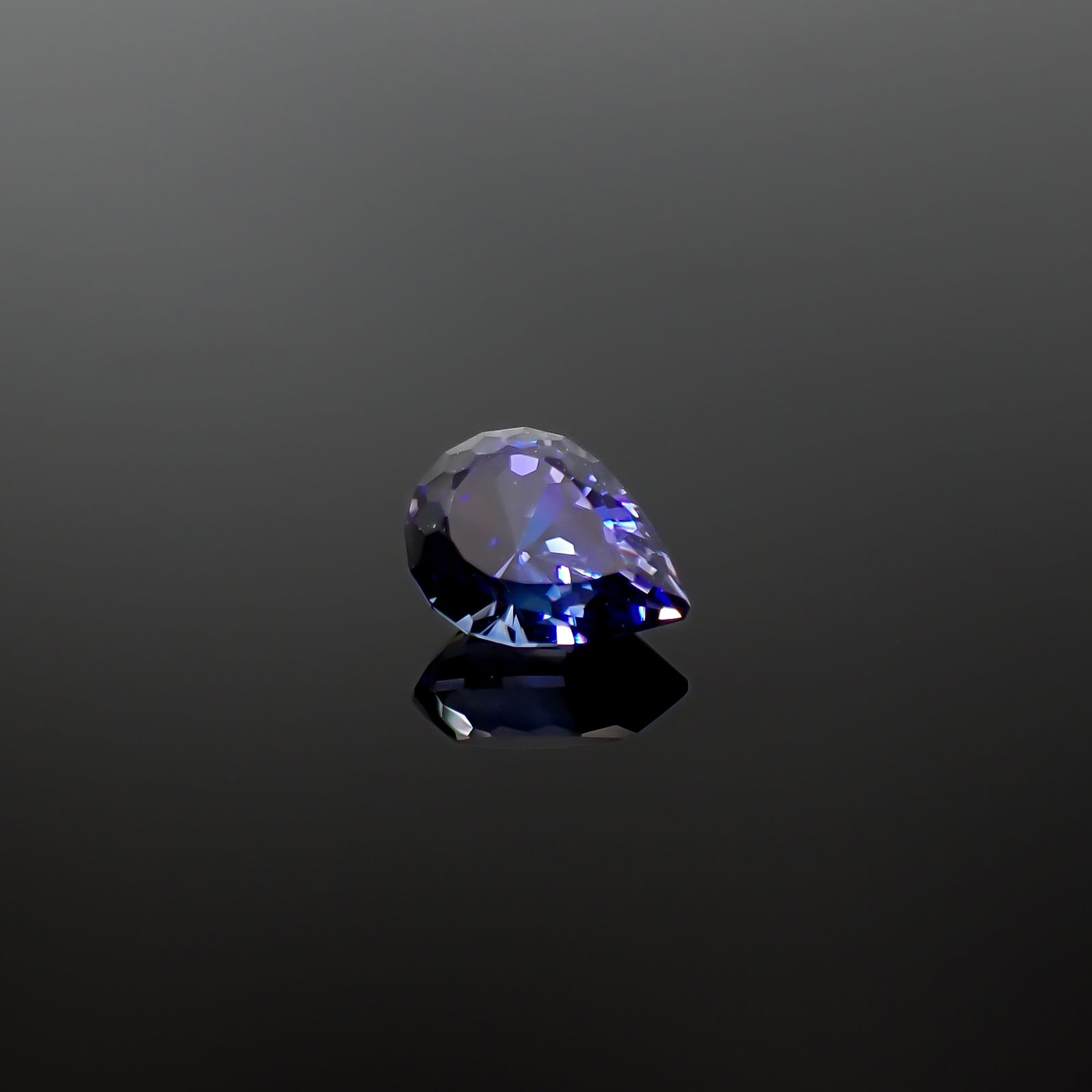 ◇カスタムカット◇ベニトアイト アメリカ・カリフォルニア州産 0.97ct / 6.9x5.2mm前後 [260432066]