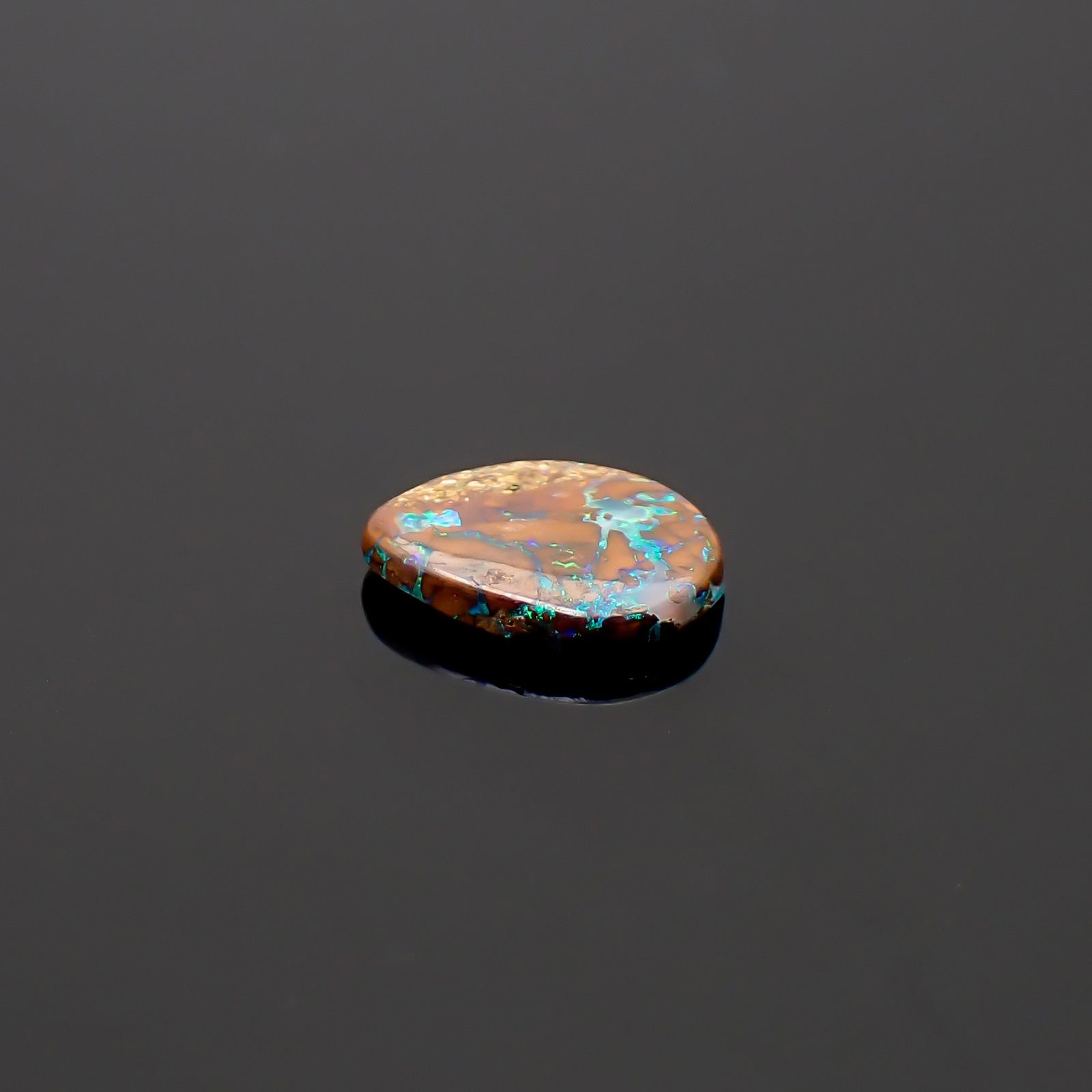 ボルダーオパール オーストラリア産 0.87ct / 8.8x7.7mm前後 [260933074]