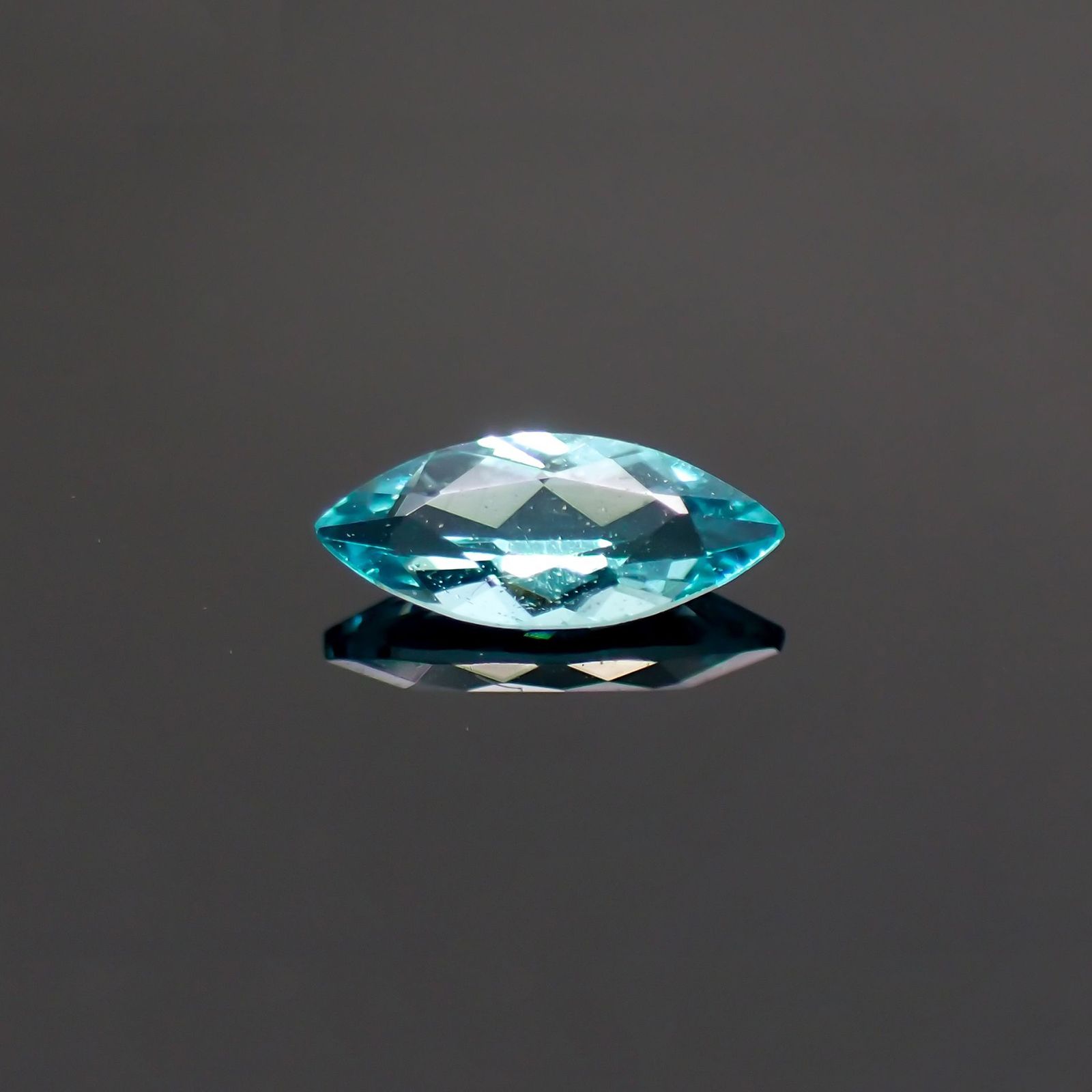 パライバトルマリン(宝石名トルマリン/別名パライバ・トルマリン) ブラジル産 識別済 0.072ct / 4.6×2mm前後 [260110638]