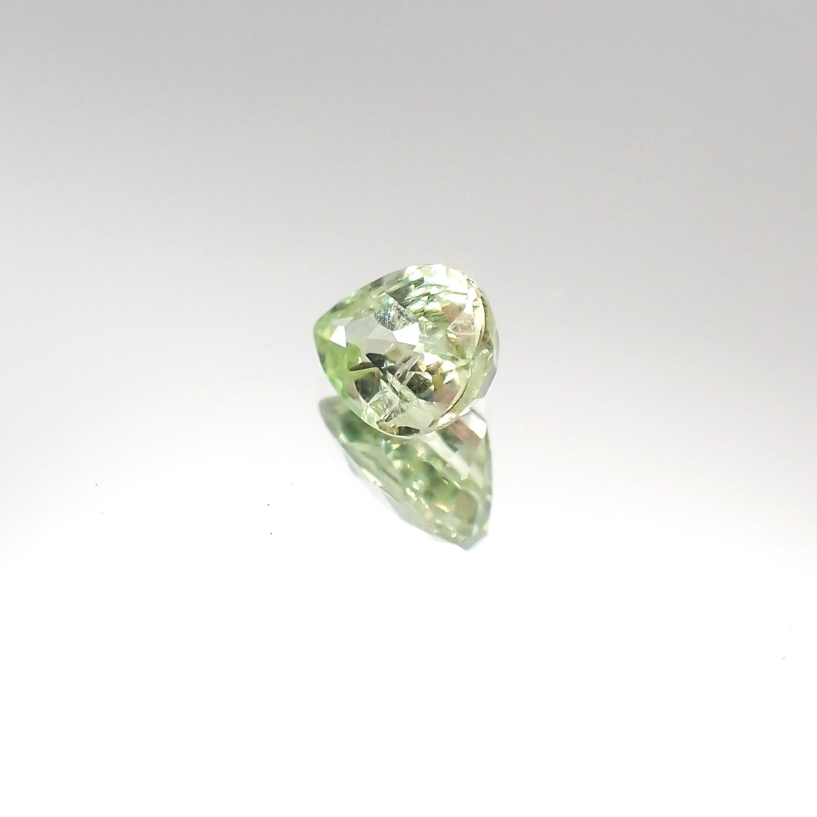 ミントガーネット(宝石名グリーン グロッシュラー・ガーネット)タンザニア・メレラニ鉱山産 1.08ct 識別済[230622484]7.2x5.4mm前後