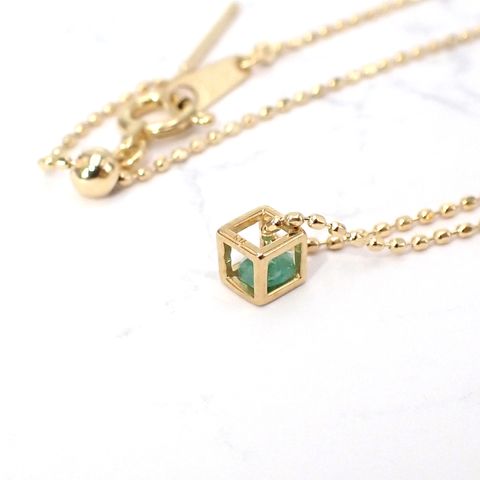 ◇K18 Reinette（レネット）◇エメラルド | キューブボックスデザイン [チャーム/ペンダントトップ※チェーン別売り]