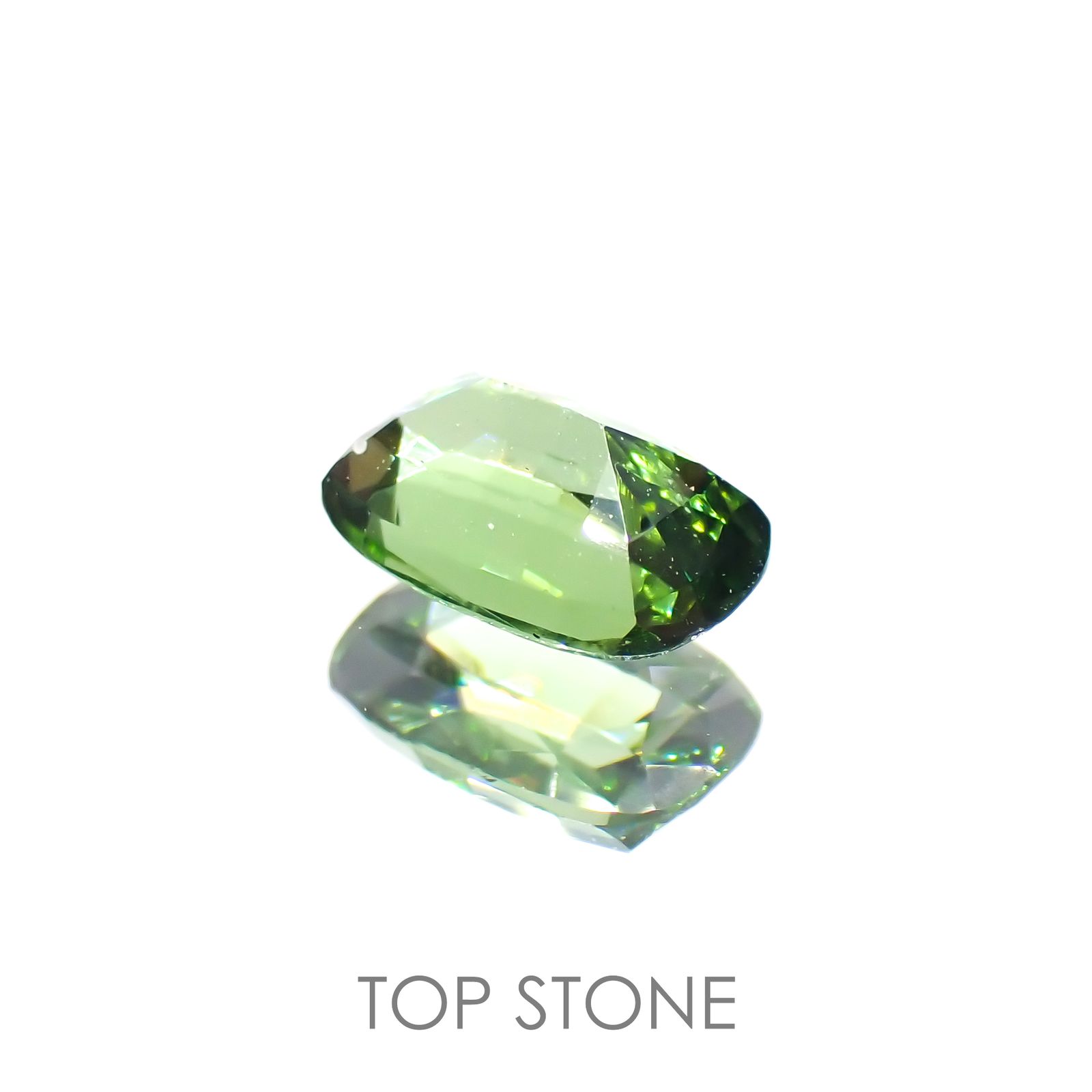 グリーンジルコン(宝石名ジルコン) スリランカ・カンボジア産 0.63ct 識別済[20128605]6.1×4.1mm前後