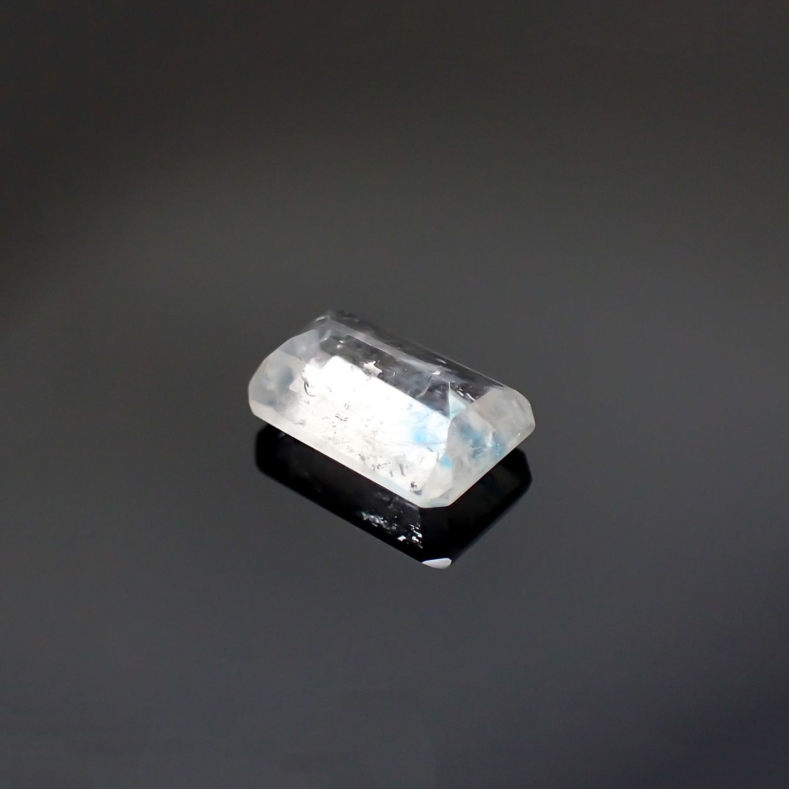 ユークレース(宝石名ユークレース)ブラジル産 0.930ct ソ付(彩珠)[230522048]7x4.6mm前後