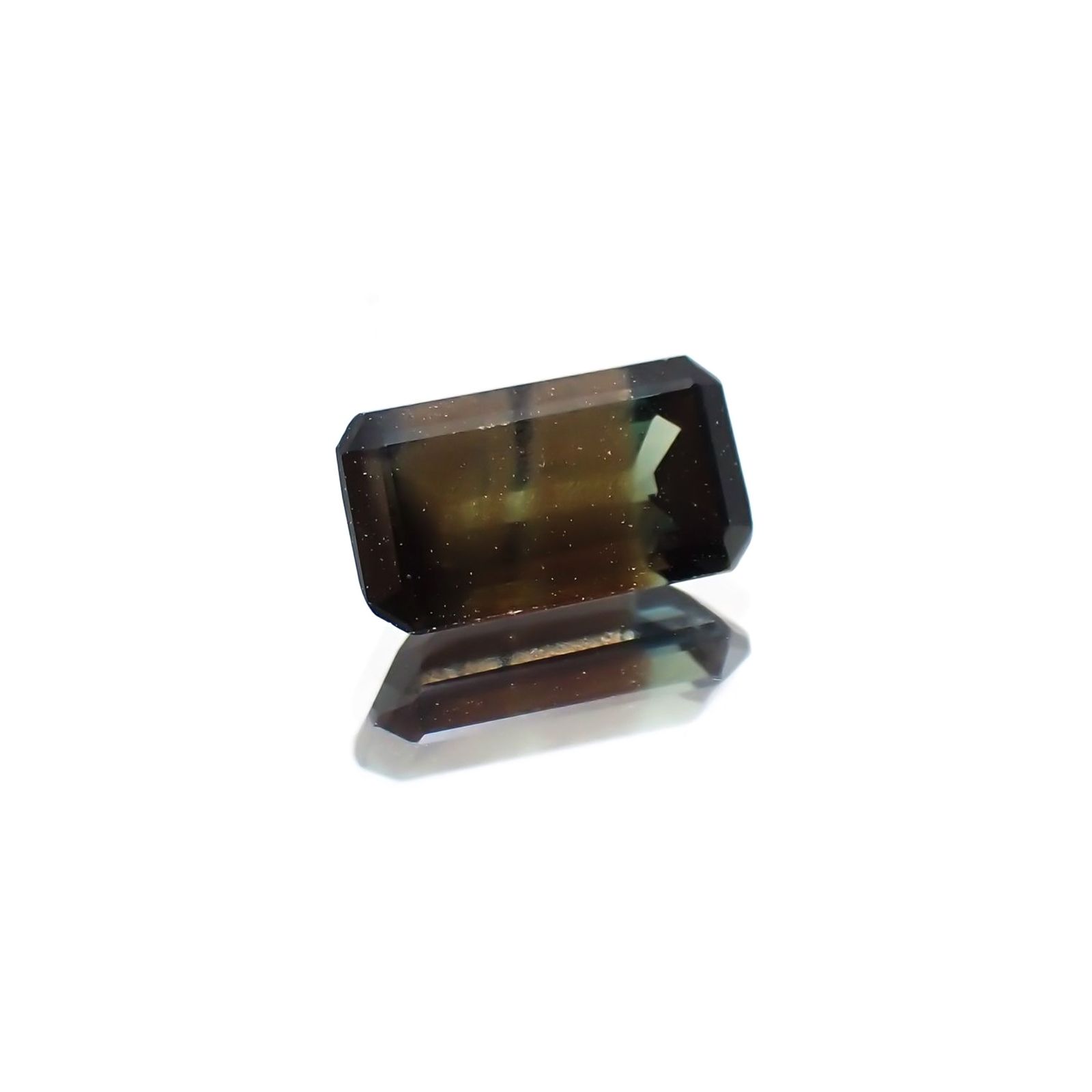 ゴールドシーンサファイア 非加熱(宝石名シーン・サファイア) ケニア産 0.880ct ソ付(彩珠)[250310223]7×3.9mm前後