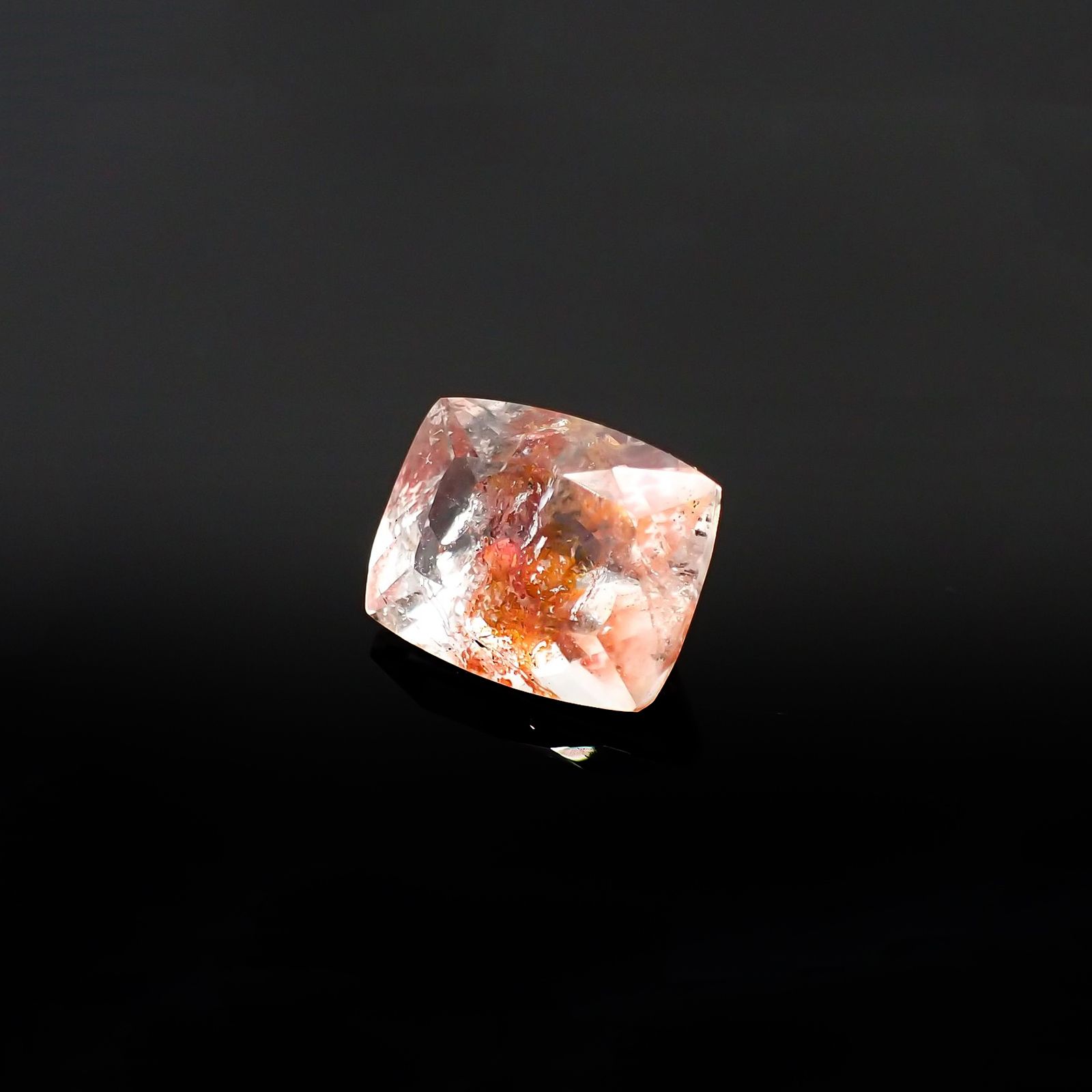 オーロラクォーツ ブラジル・ミナスジェライス産 4.63ct / 11.6x9.3mm前後 [220114377]