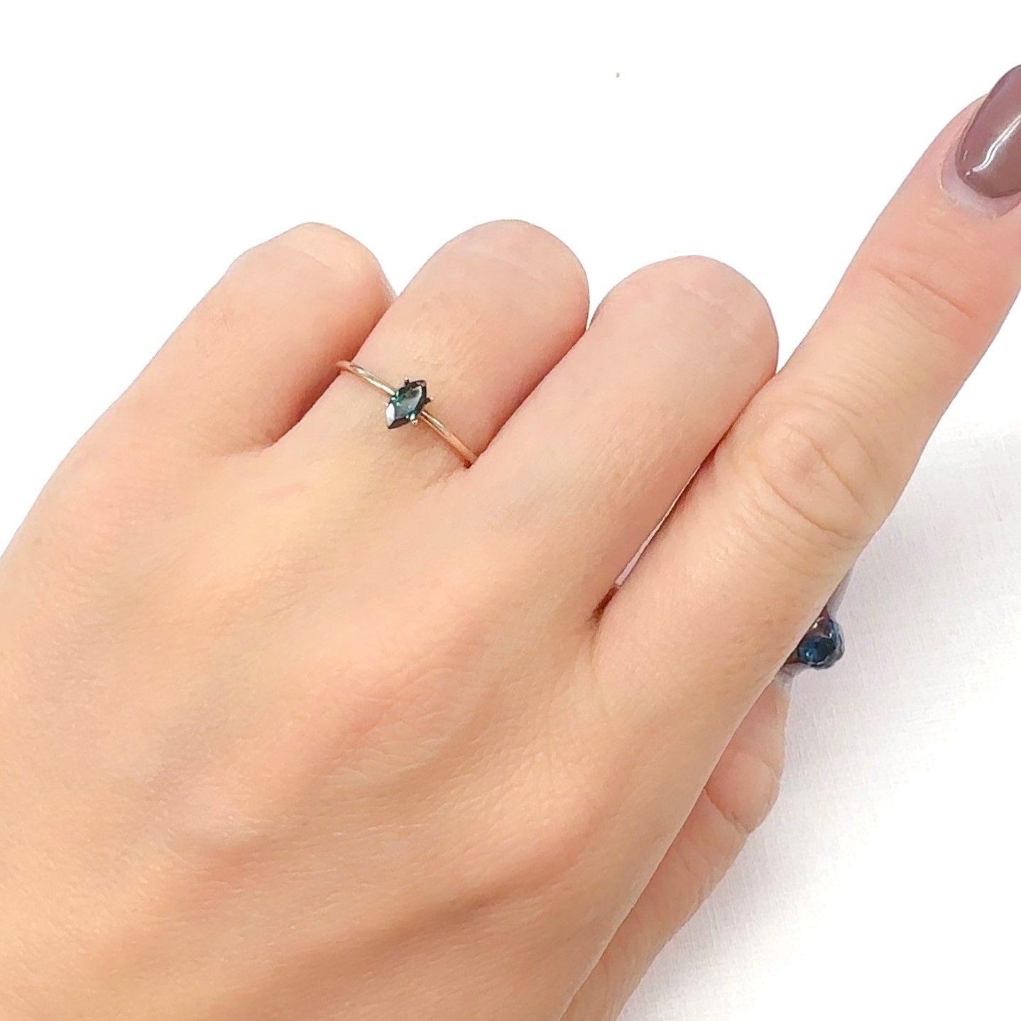 ベキリーブルーガーネット（カラーチェンジガーネット アレキタイプ） マダガスカル・ベキリー産 0.21ct[240628285]5.8x2.9mm前後