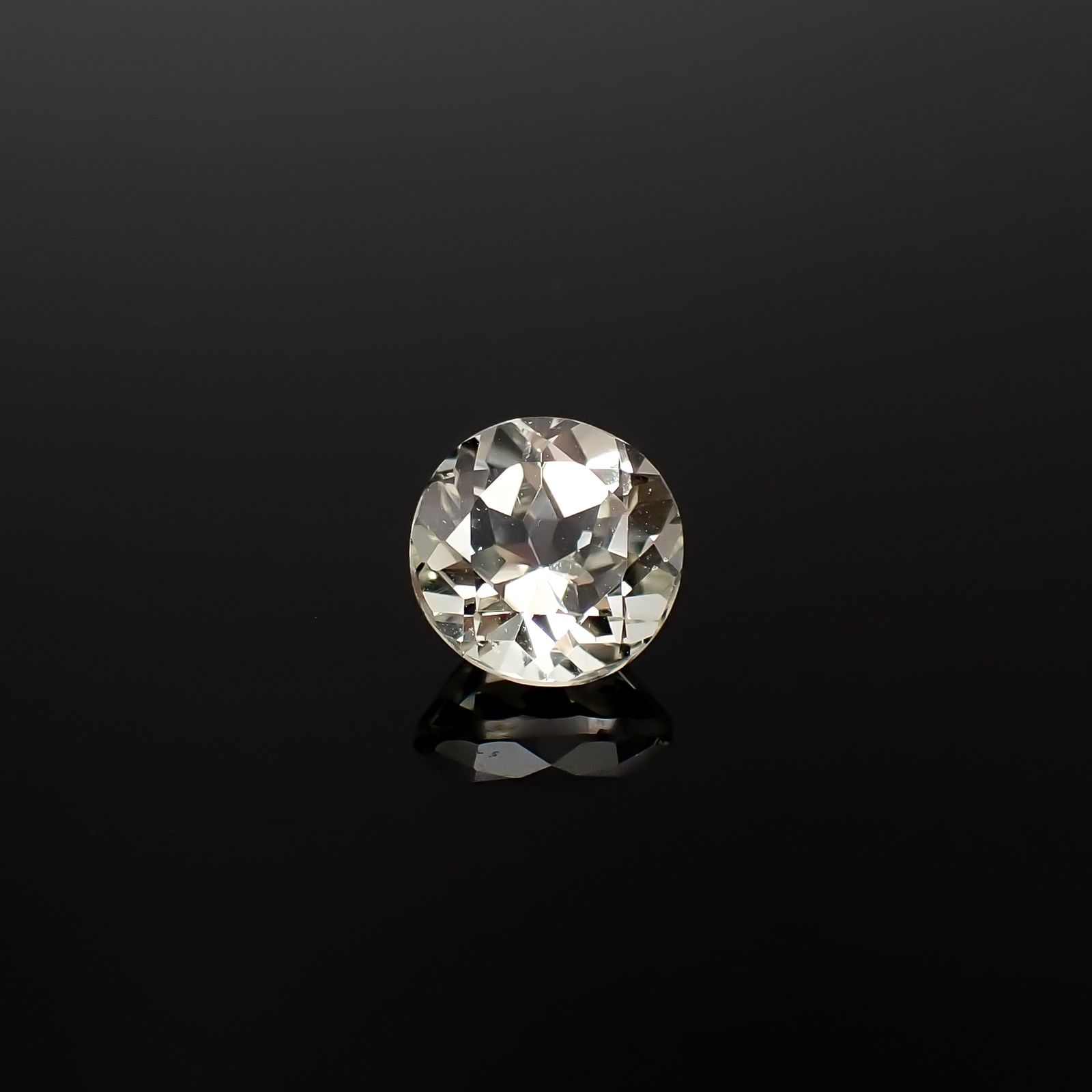 トリフェーン アフガニスタン/ブラジル産 2.32ct[240628446]7.9x7.9mm前後