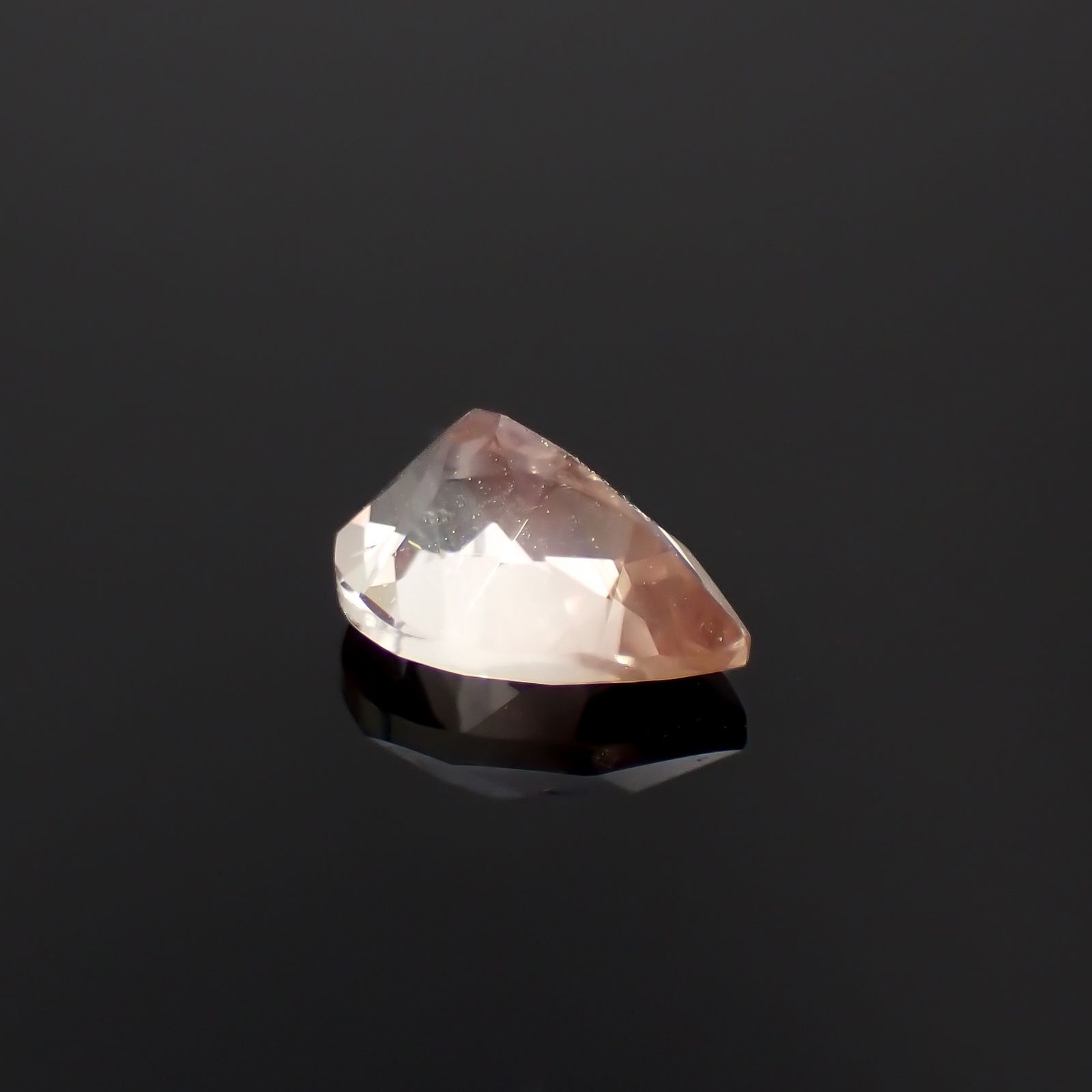 バイカラーオレゴンサンストーン(宝石名バイカラー・ラブラドライト)アメリカ・オレゴン州産 0.65ct 識別済[230722720]7x5.1mm前後