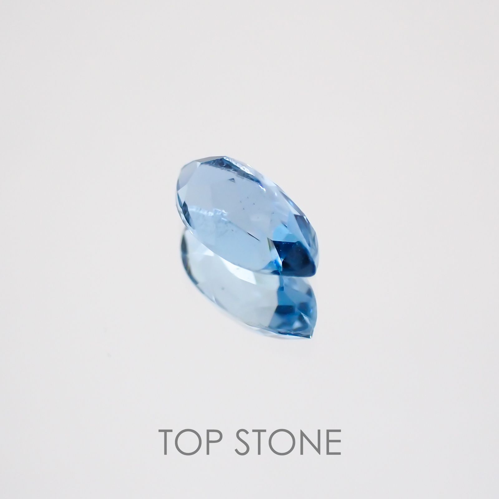サンタマリア アクアマリン ブラジル産 ルース 0.65ct[21019121]7.9×4mm前後