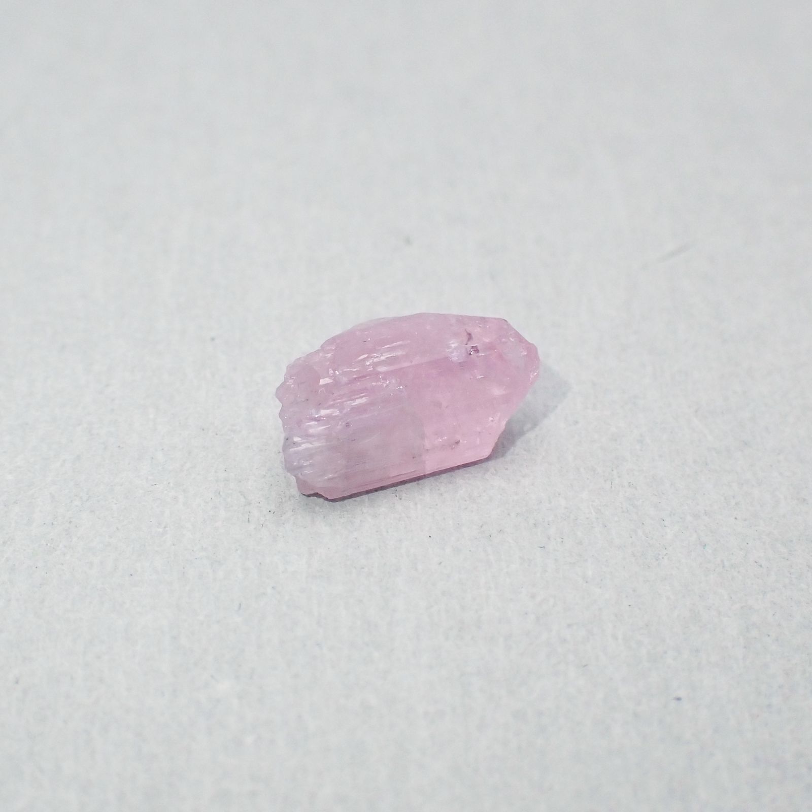 ピンクゾイサイト 原石 タンザニア産 2.62ct[231225000]11x7.2mm前後