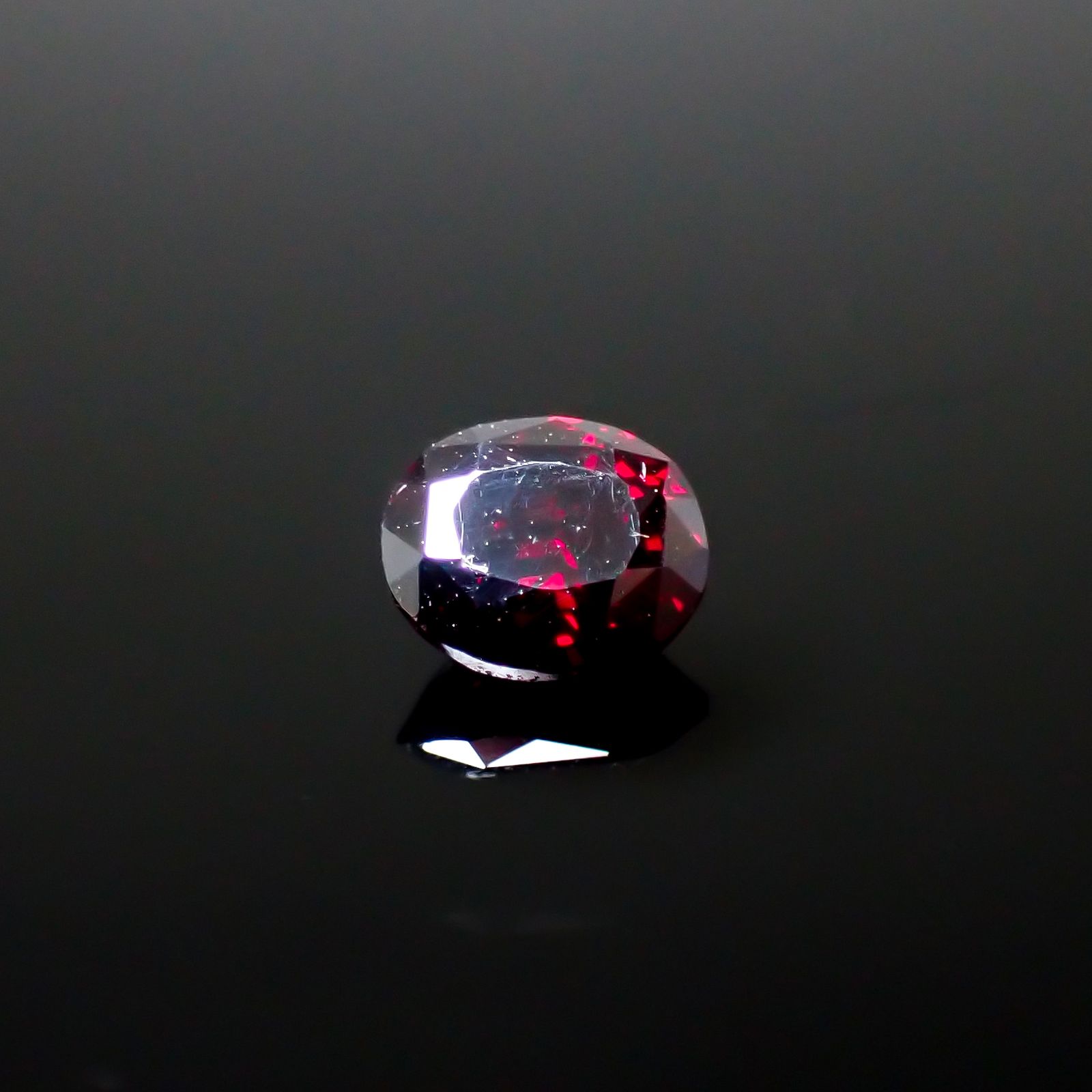 キュープライト単結晶(宝石名キュープライト)コンゴ民主共和国産 1.063ct ソ付(彩珠)[250330093]5.5x4.7mm前後