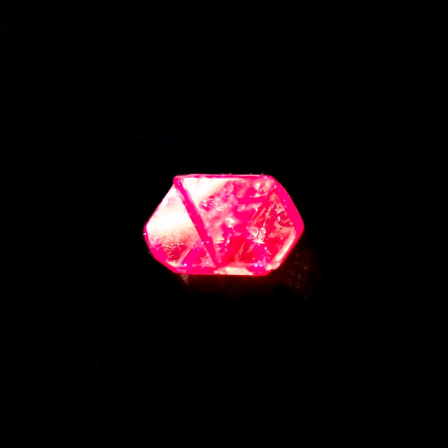 ツインクリスタルスピネル(スピネル式双晶）原石 ビルマ産 0.15ct[231124063]3.9x2.4mm前後
