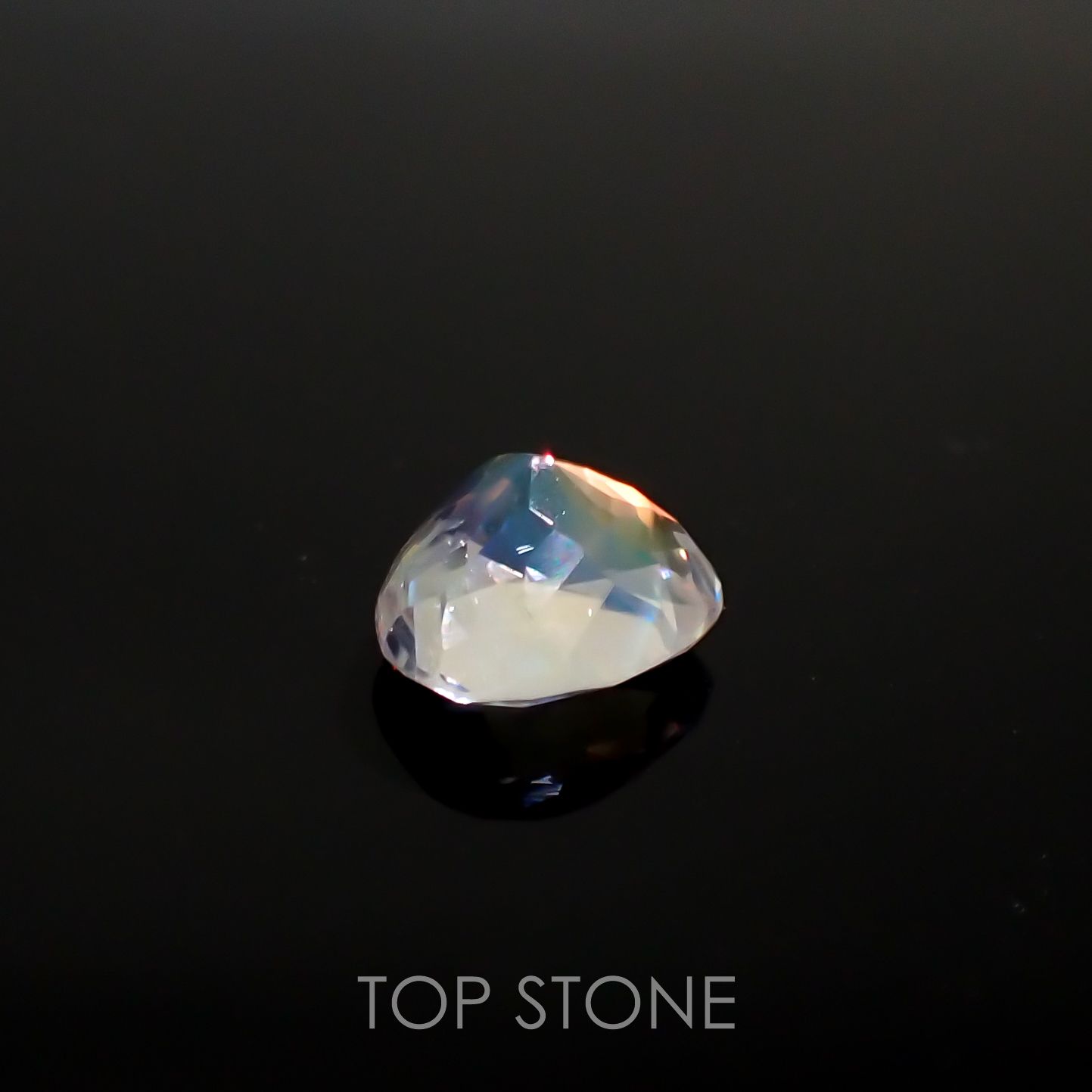 レインボームーンストーン(アンデシンラブラドライト) マダガスカル産 ルース 1.57ct[210711768]7.5×8.1mm前後