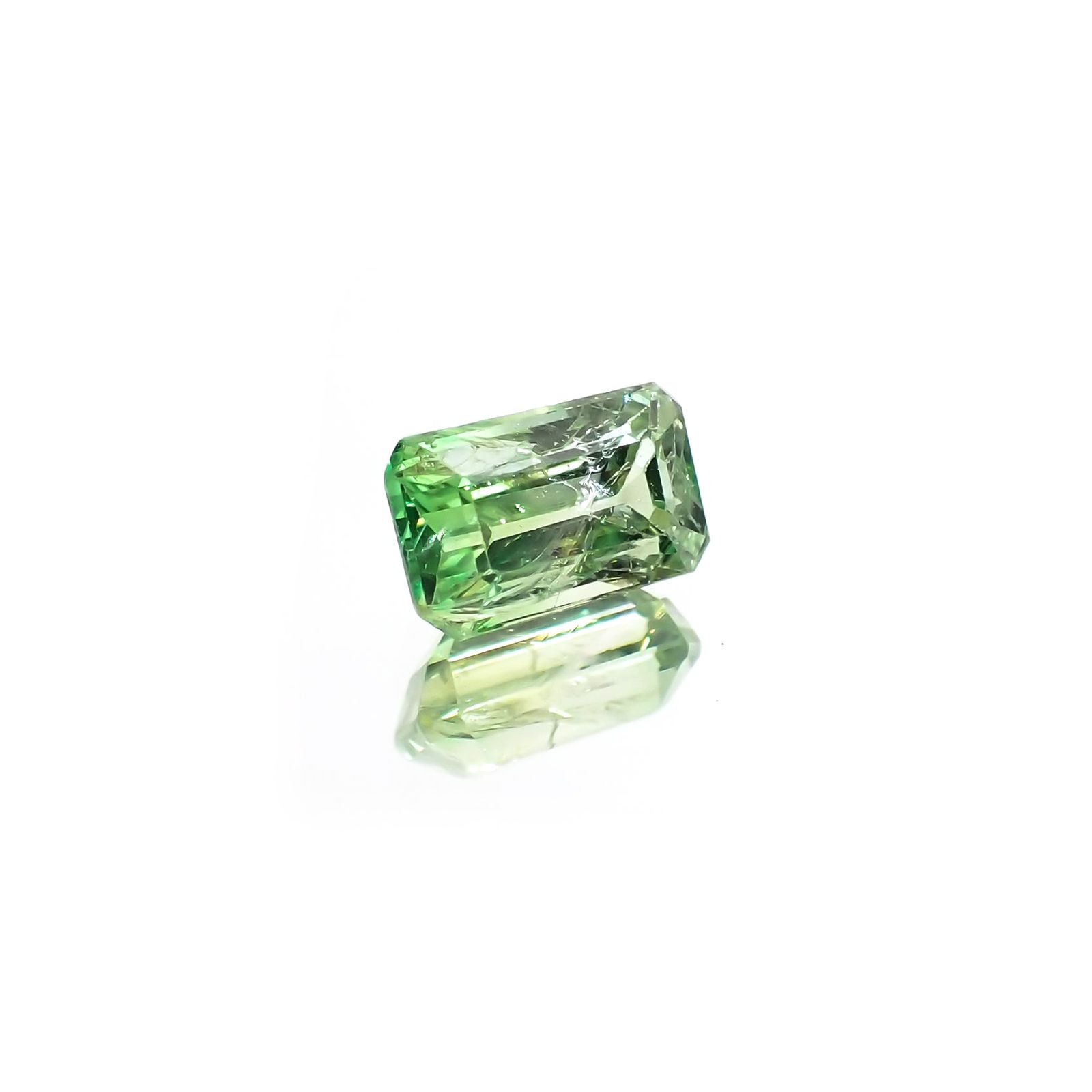 バイカラーツァボライト(宝石名グリーン グロッシュラー・ガーネット) タンザニア産 1.44ct 識別済[210711907]7.4×4.7mm前後