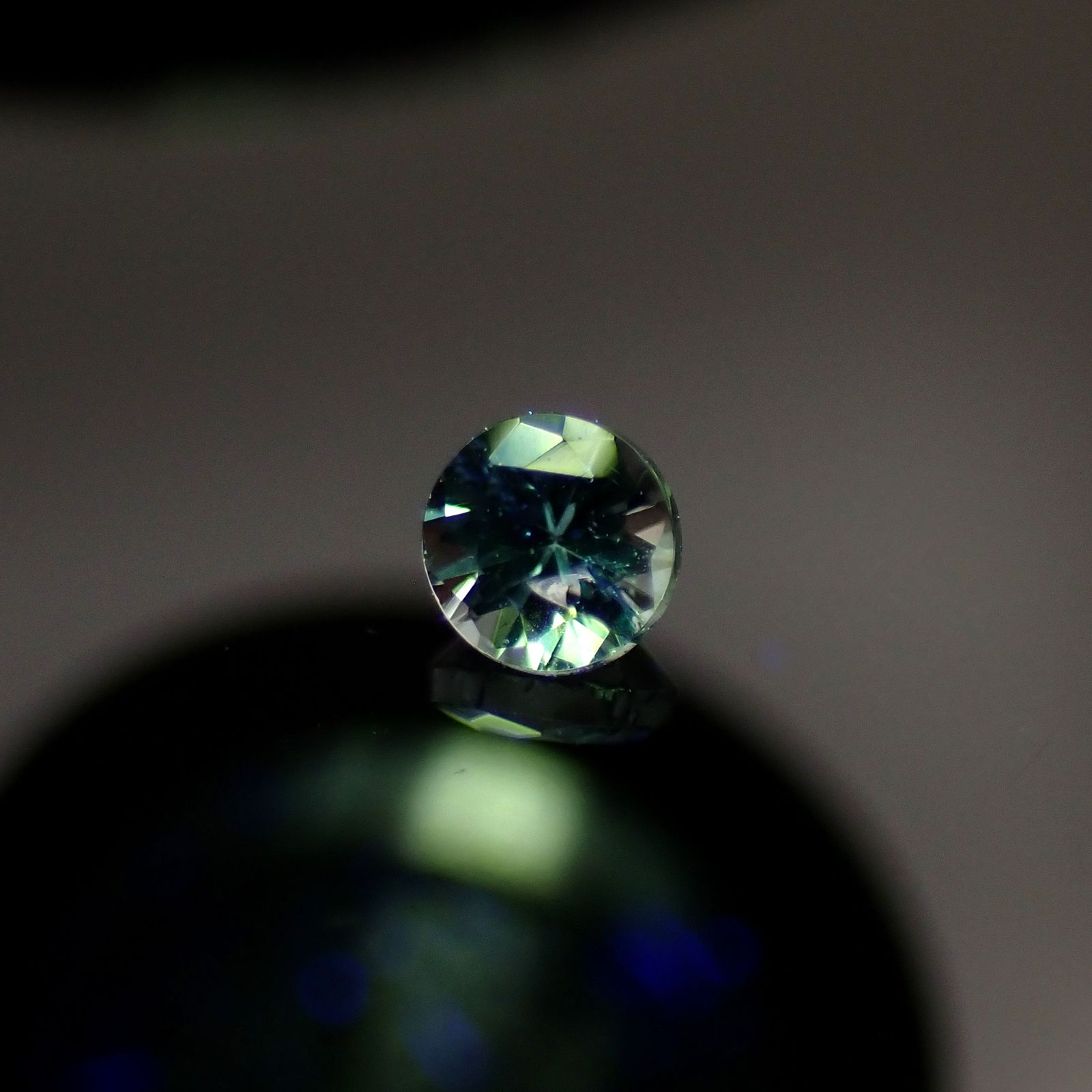 ブルーコーネルピン タンザニア産 0.065ct[240225899]2.3x2.3mm前後
