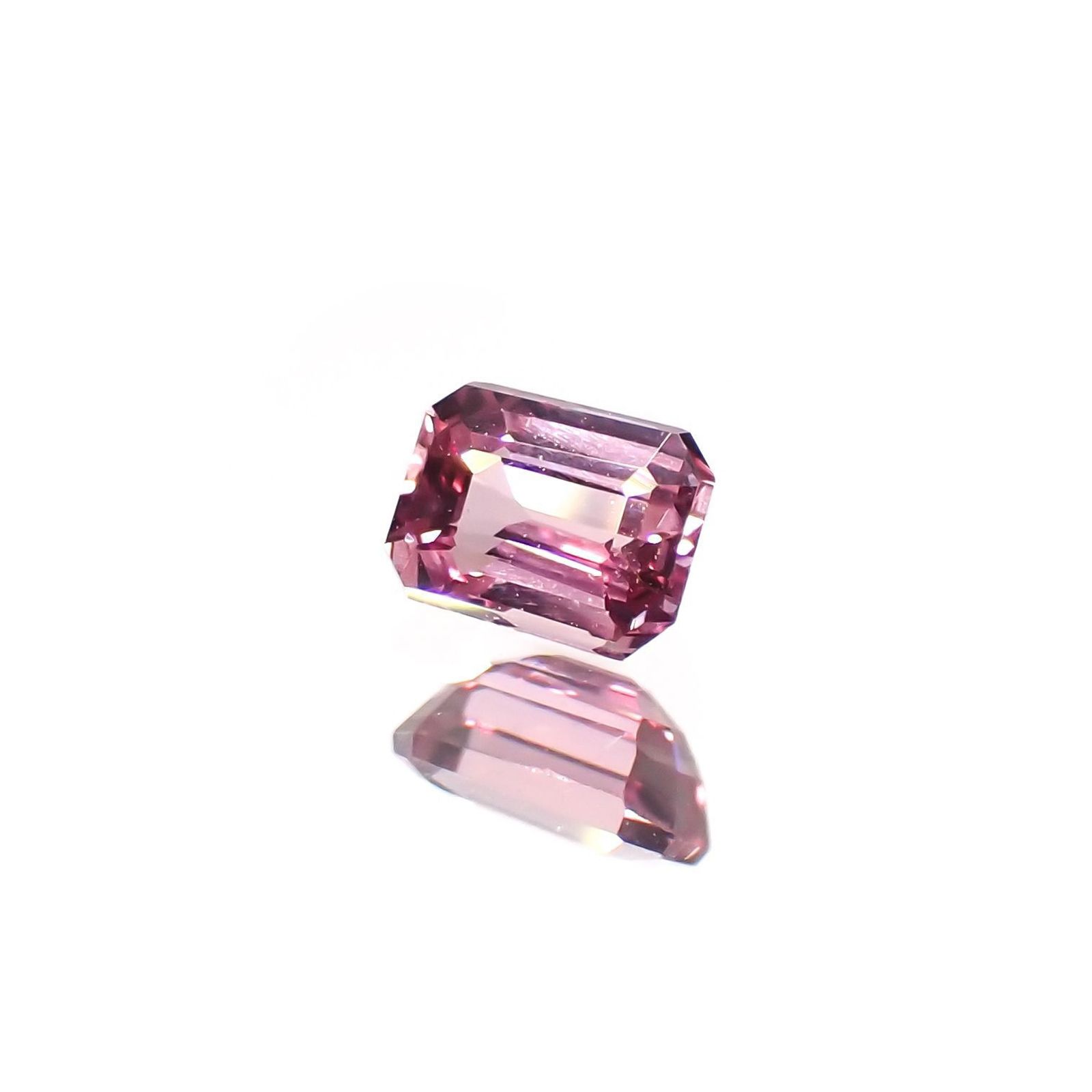 パパラチャサファイア(宝石名サファイア/別名パパラチャ・サファイア)スリランカ産 DGL鑑付 0.295ct / 4.07x2.99mm前後 [220616470]