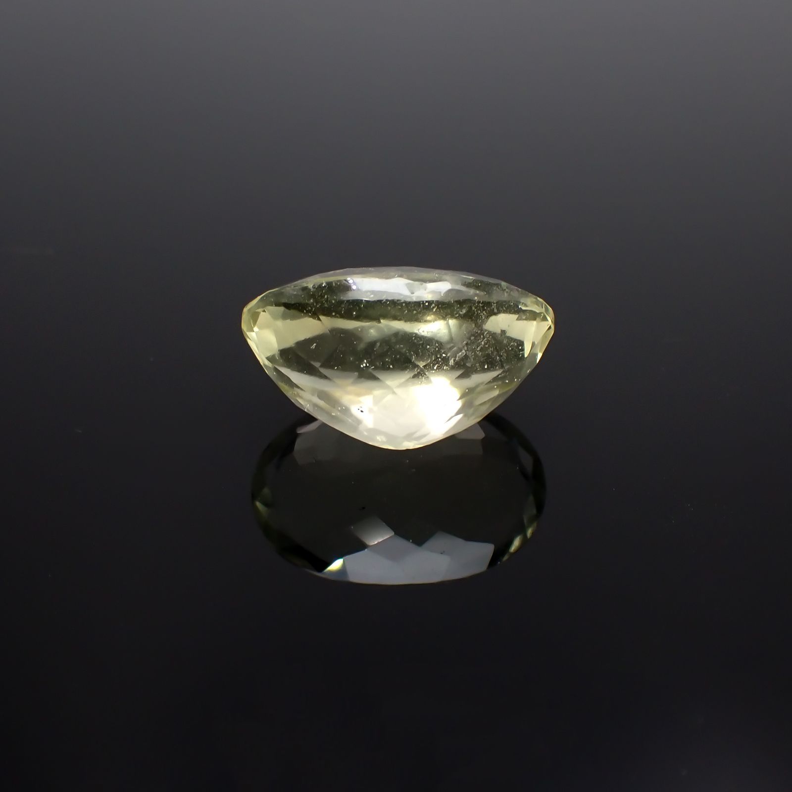 リビアングラス 発見地：エジプト・リビア砂漠 10.69ct[221018191]18.3x12.1mm前後