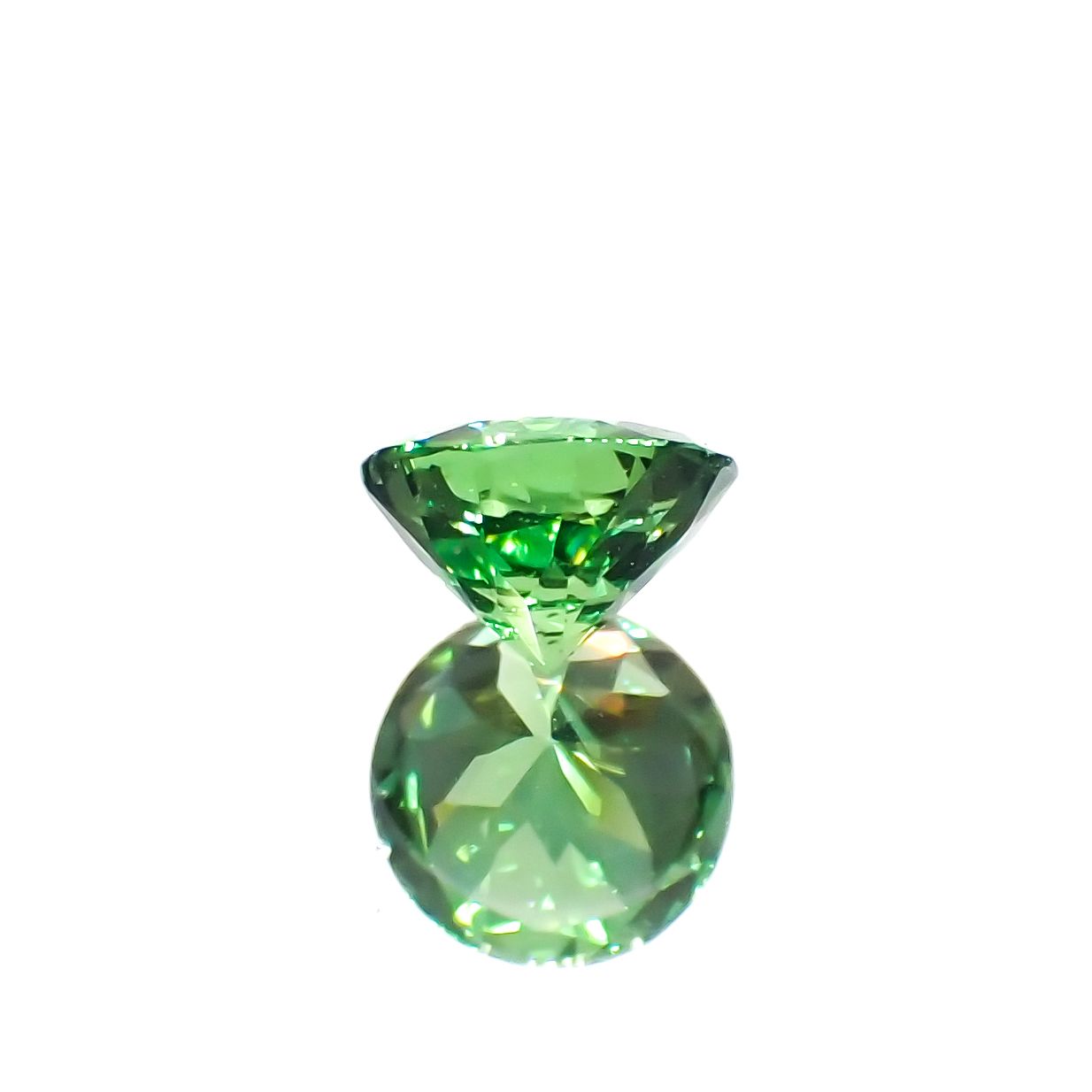 ツァボライト タンザニア産 0.57ct[231023563]5.3x5.2mm前後
