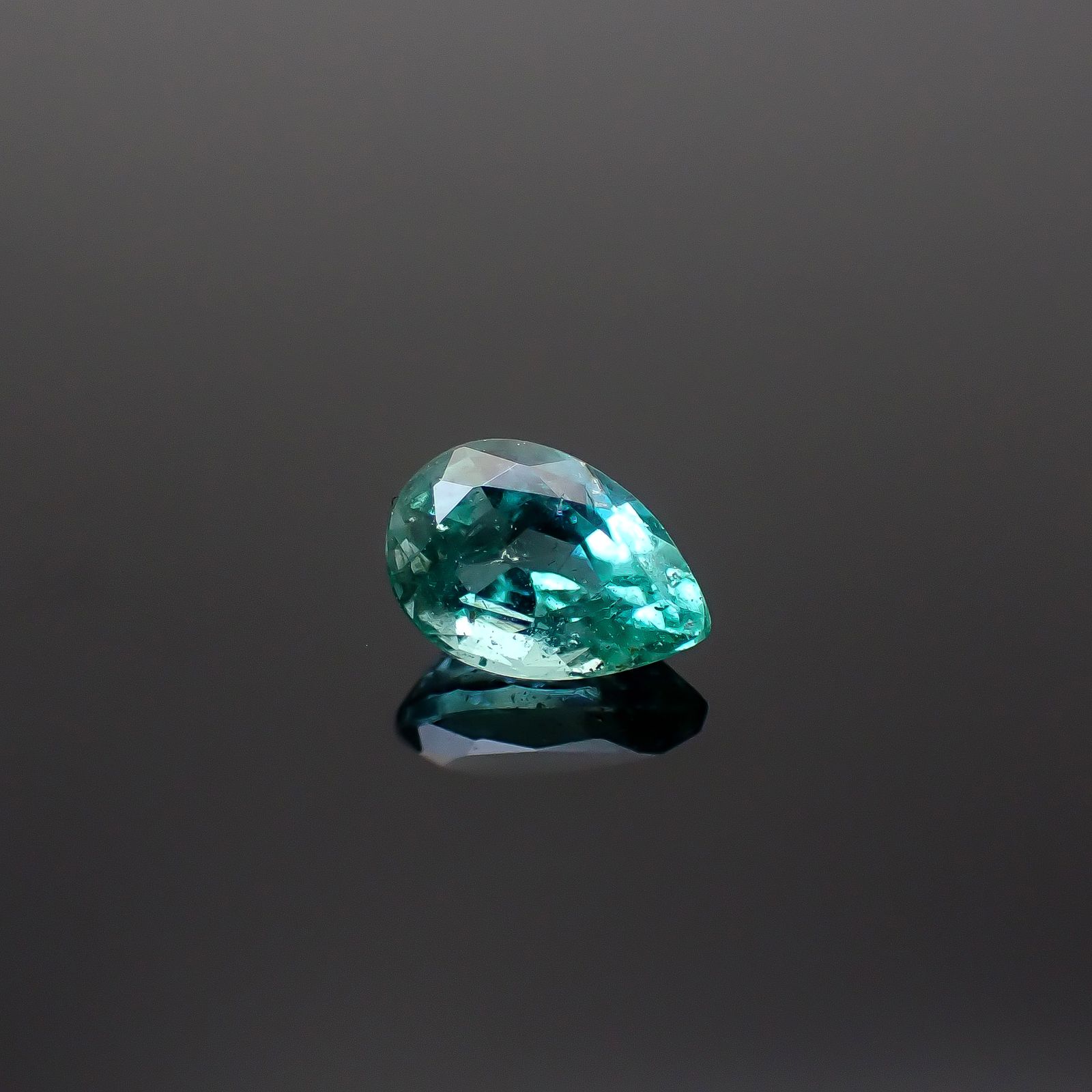 ブルーエメラルド(ブルーグリーンベリル) ザンビア産 0.38ct [250430287]5.9x3.9mm前後