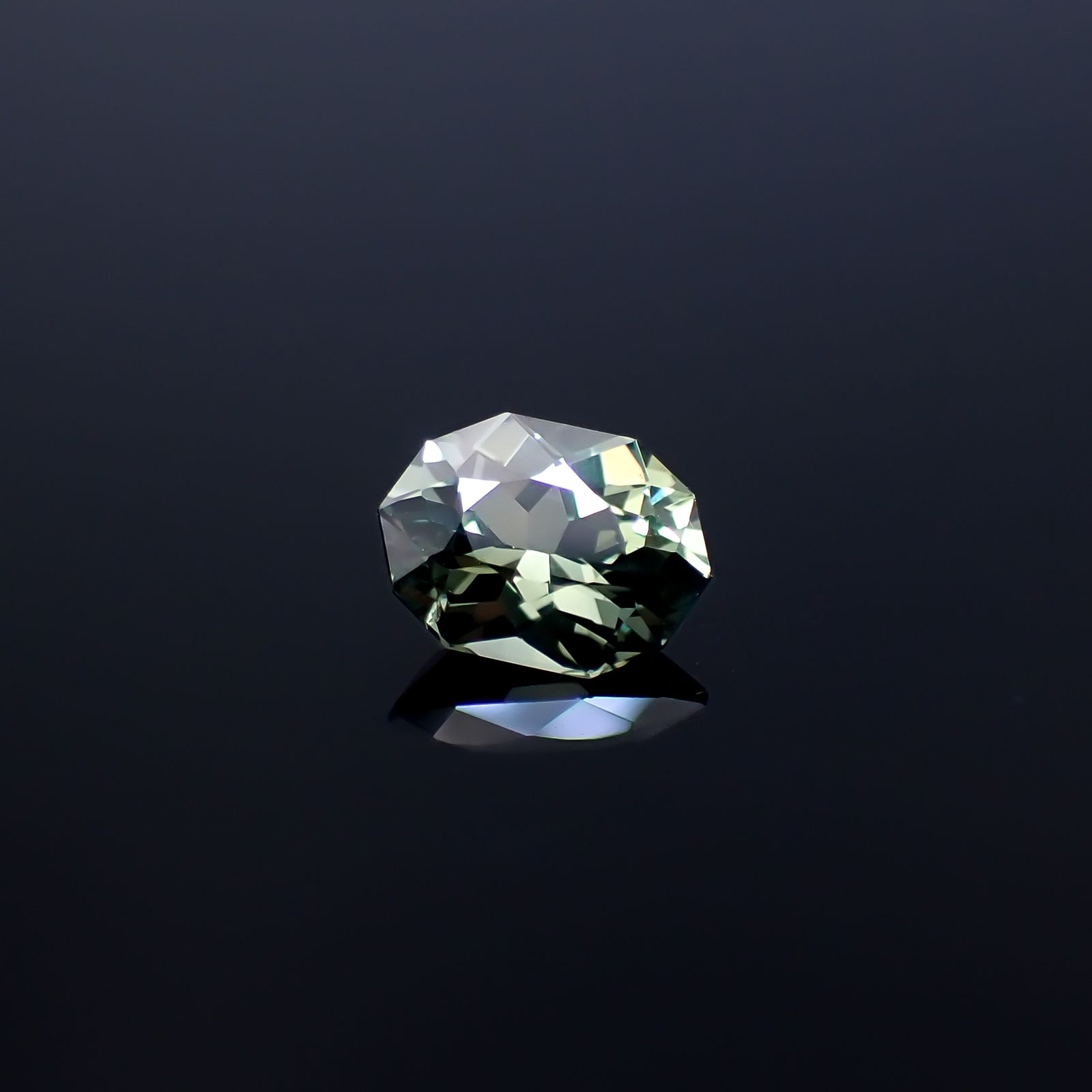 ◇カスタムカット◇バイカラーサファイア オーストラリア産 1.21ct [250229824]7.4x5.5mm前後
