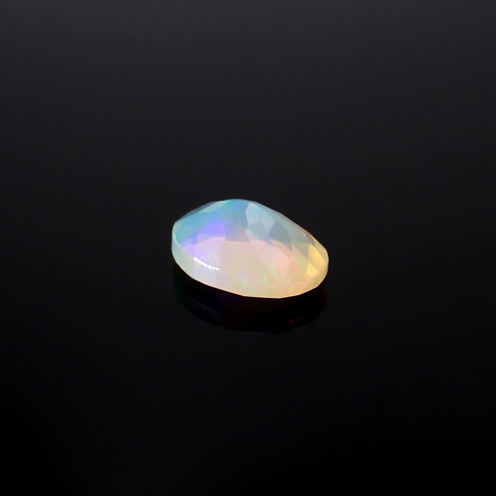 エチオピアオパール エチオピア産 0.73ct[240125318]8.1x6.2mm前後