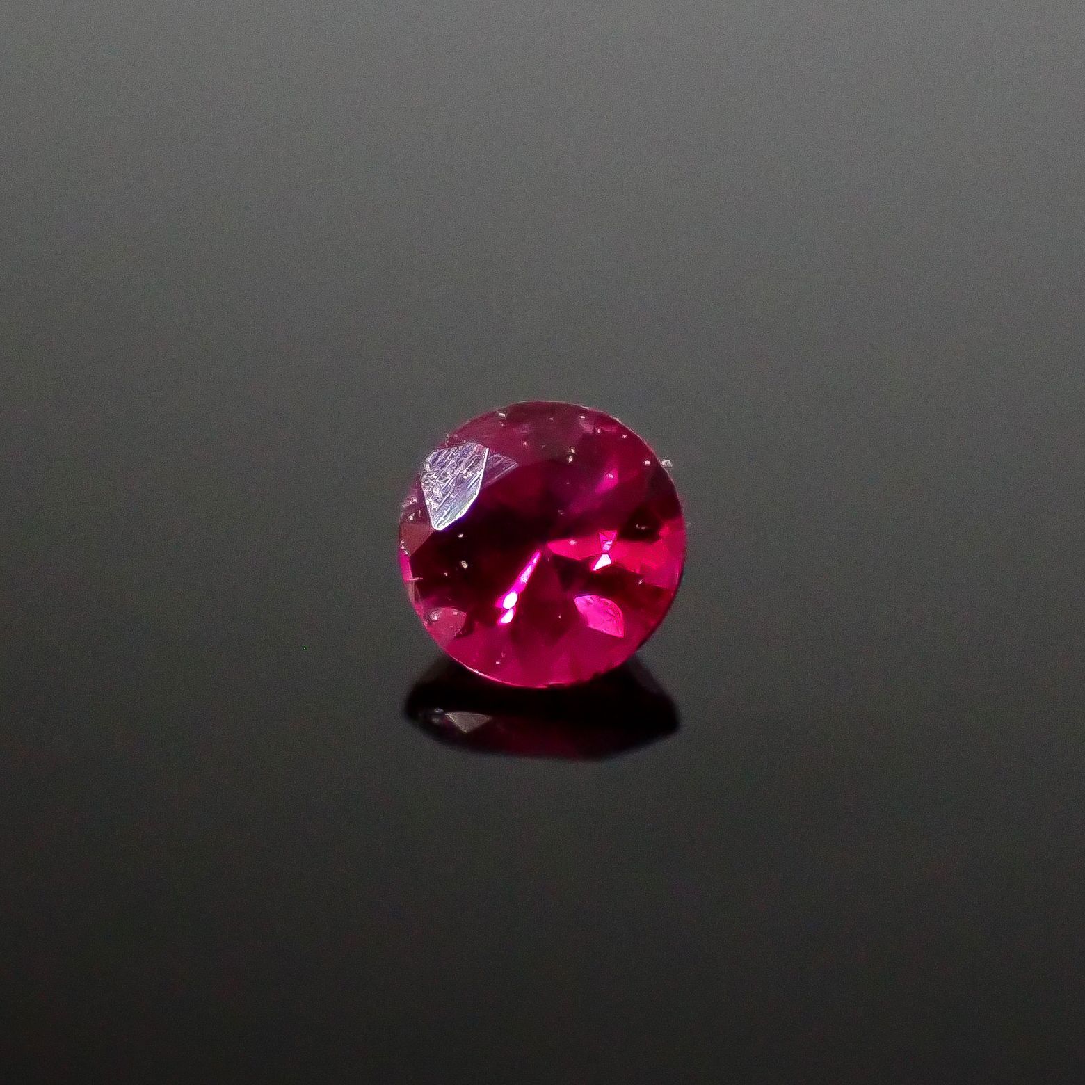 ルビー ビルマ産 0.073ct [250630615]2.4x2.4mm前後