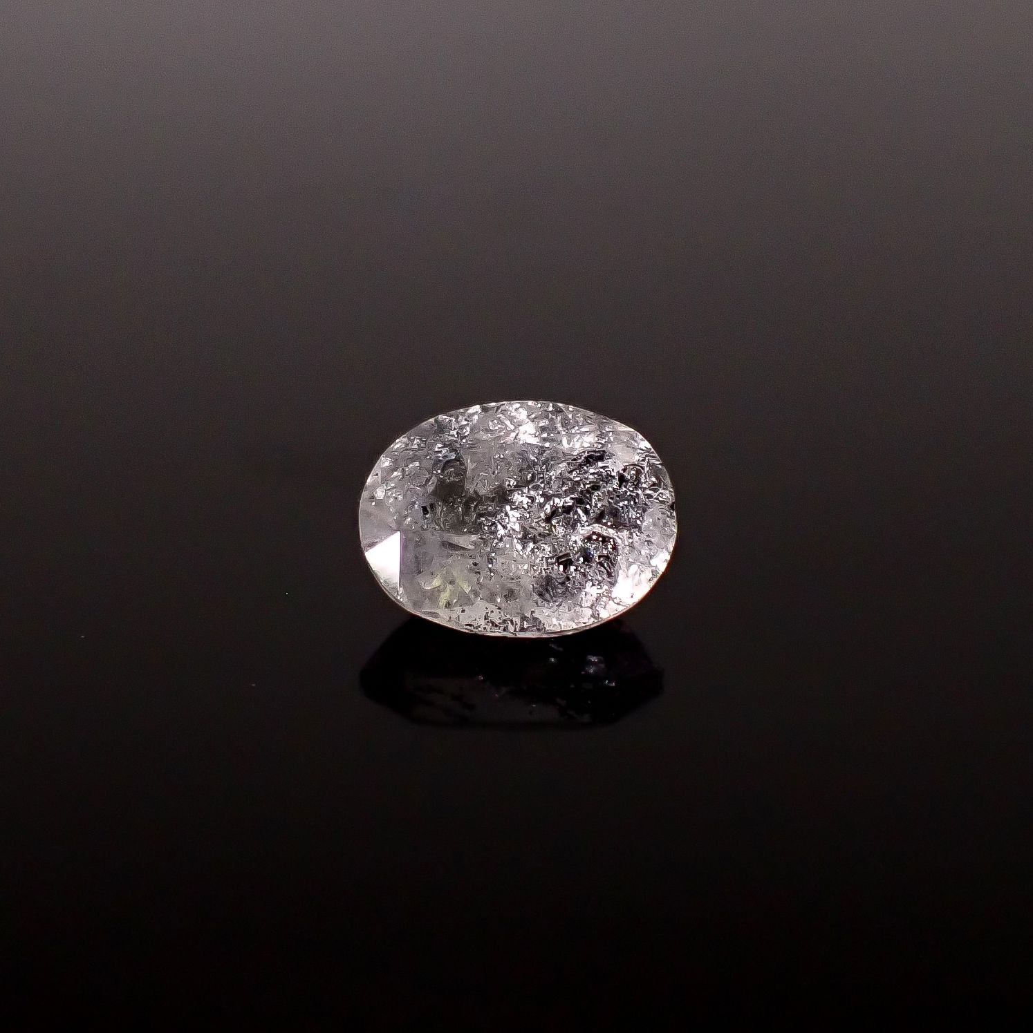 グラファイトインクォーツ ブラジル産 2.49ct / 10.2x7.9mm前後 [260331932]