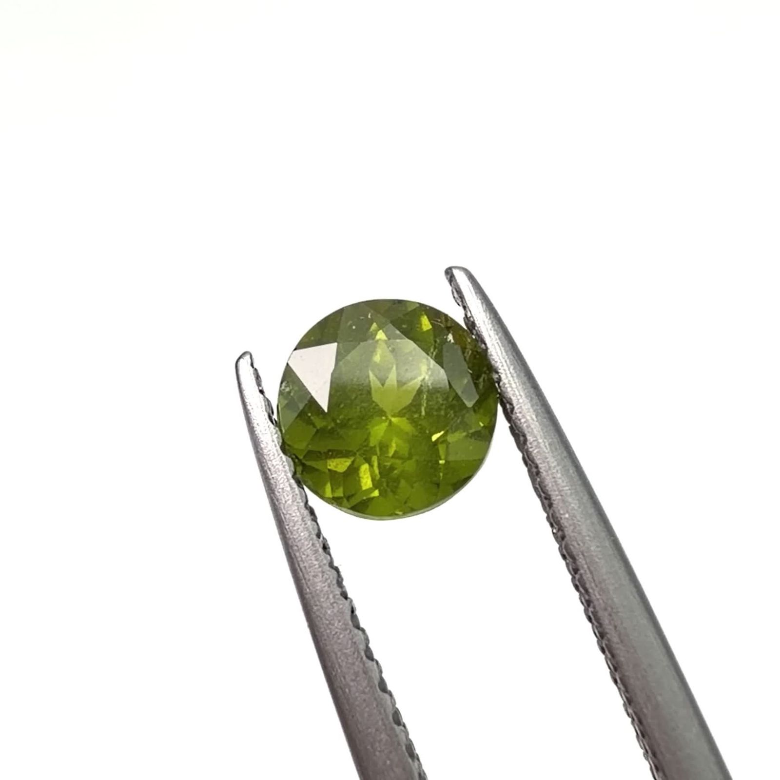 ベスビアナイト(アイドクレース) ケニア産 0.89ct / 5.9x5.8mm前後