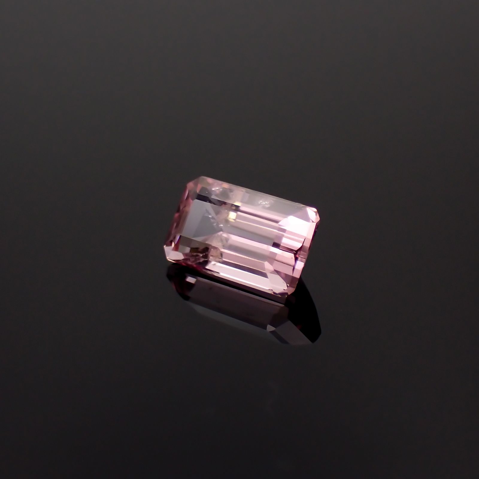 モルガナイト(宝石名モルガナイト)ナイジェリア産 1.41ct 識別済[231124113]8.6x5.1mm前後