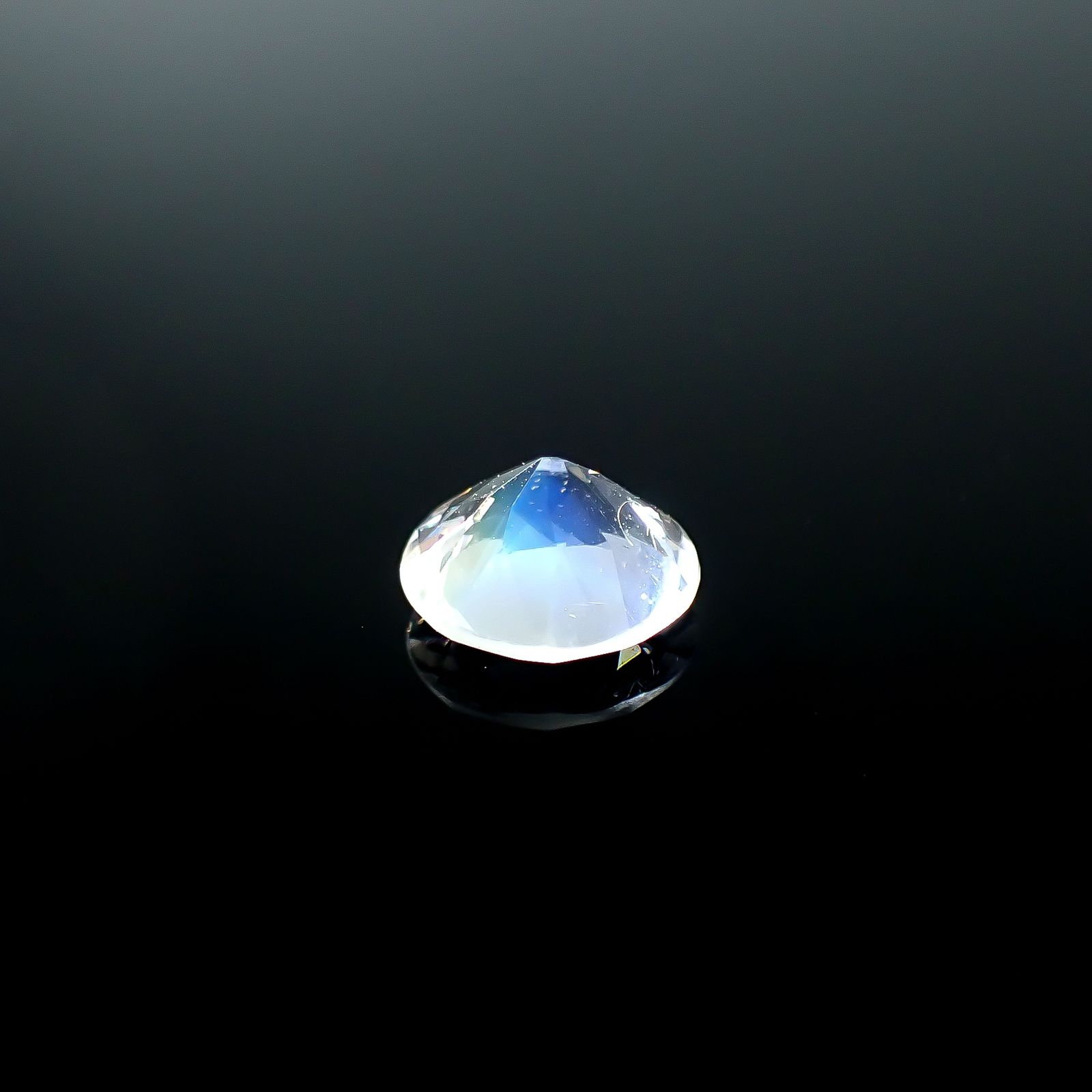 レインボームーンストーン(宝石名ラブラドライト)タンザニア産 1.02ct 識別済[250730915]7.3x6.6mm前後
