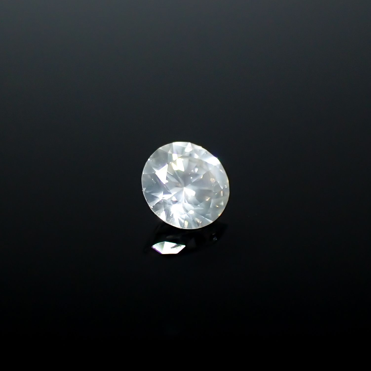シルキーダイヤモンド 0.11ct[240326619]3x3mm前後
